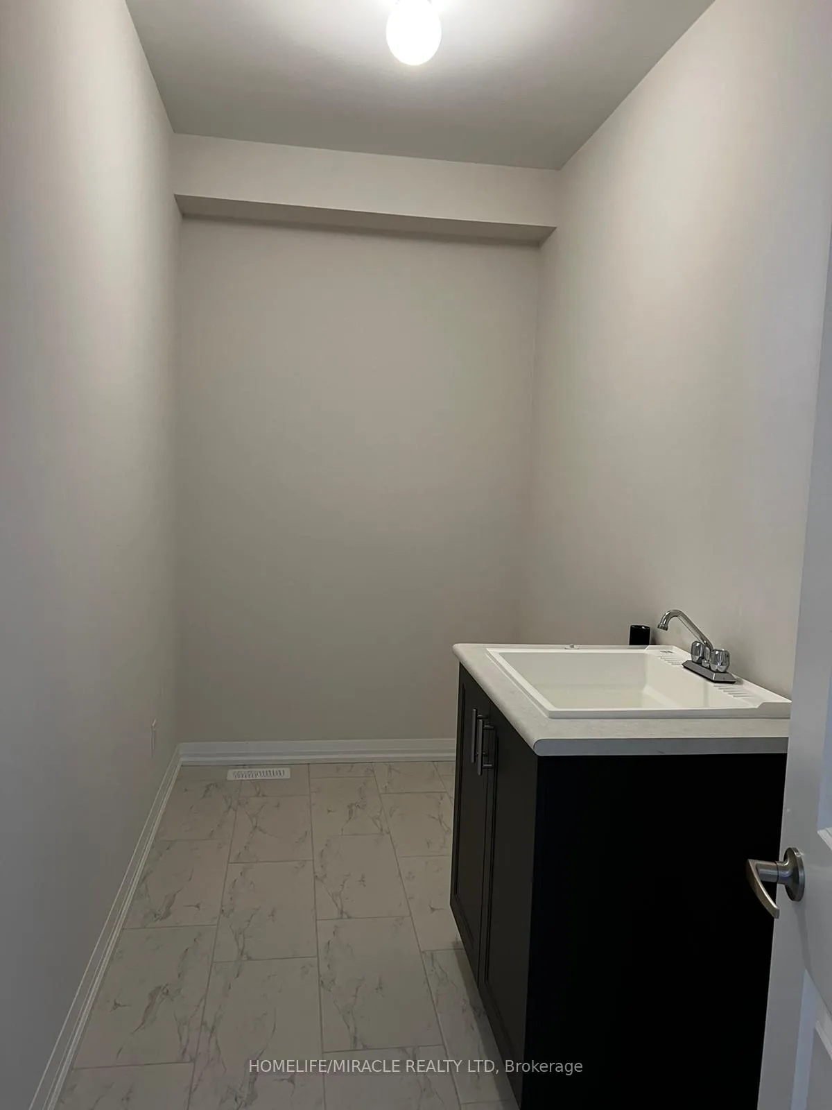 Photo 7 of 13 Federica Crescent, Wasaga Beach — HOMEH