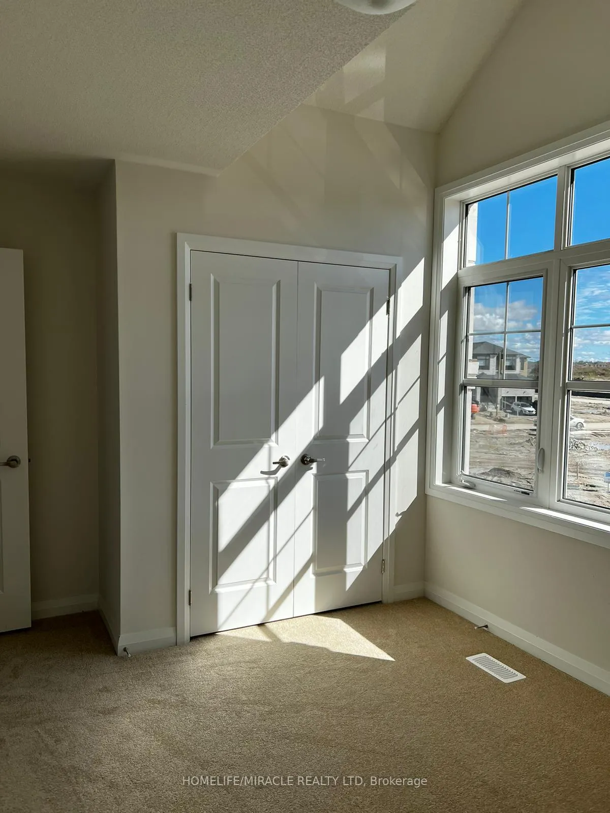 Photo 8 of 13 Federica Crescent, Wasaga Beach — HOMEH
