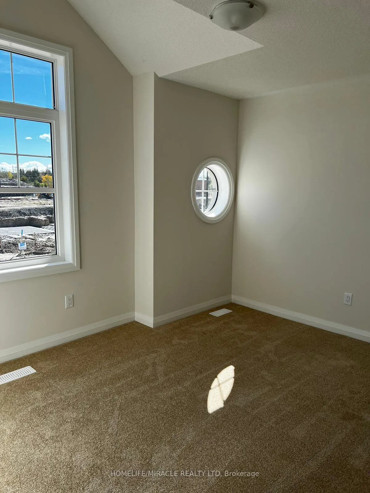 Photo 10 of 13 Federica Crescent, Wasaga Beach — HOMEH