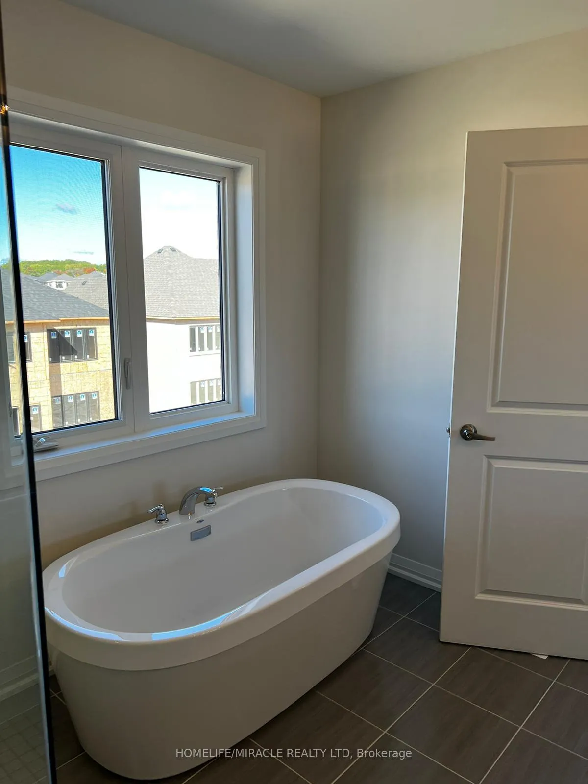 Photo 12 of 13 Federica Crescent, Wasaga Beach — HOMEH