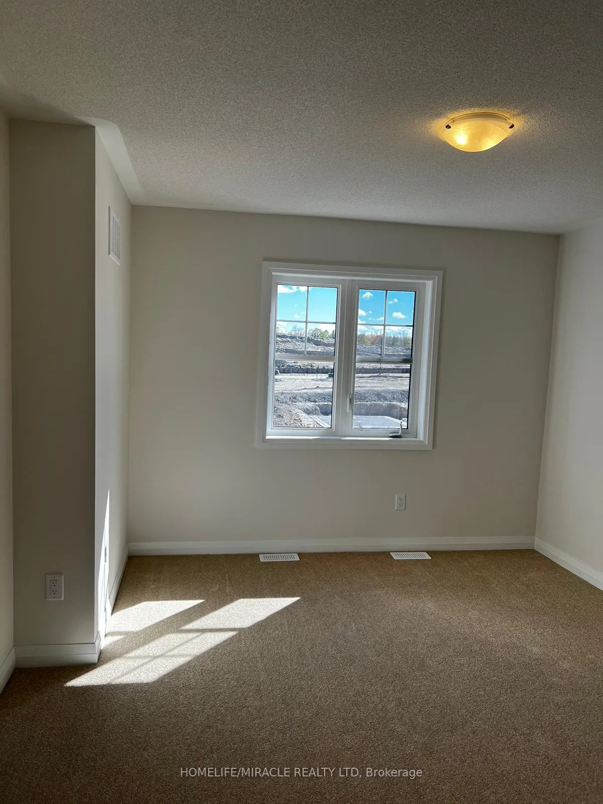 Photo 17 of 13 Federica Crescent, Wasaga Beach — HOMEH