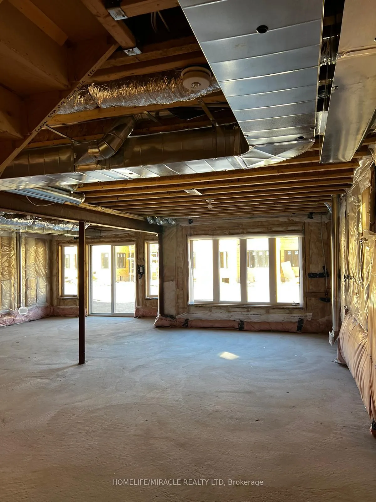 Photo 18 of 13 Federica Crescent, Wasaga Beach — HOMEH
