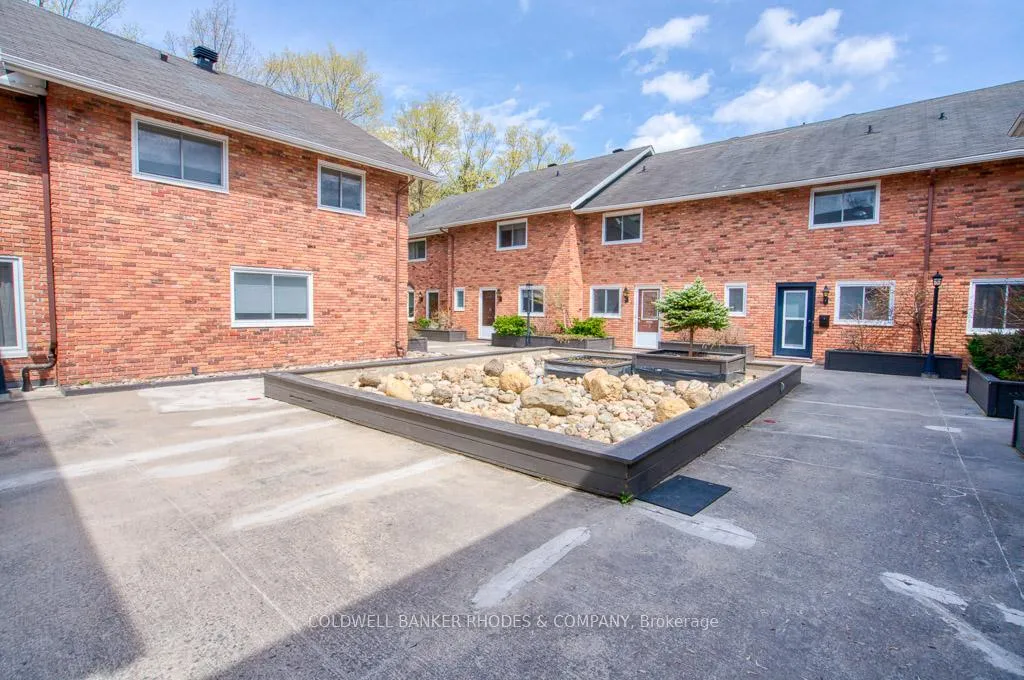 Photo 2 of Unit 9, 215 MacKay Street, Ottawa, New Edinburgh — HOMEH