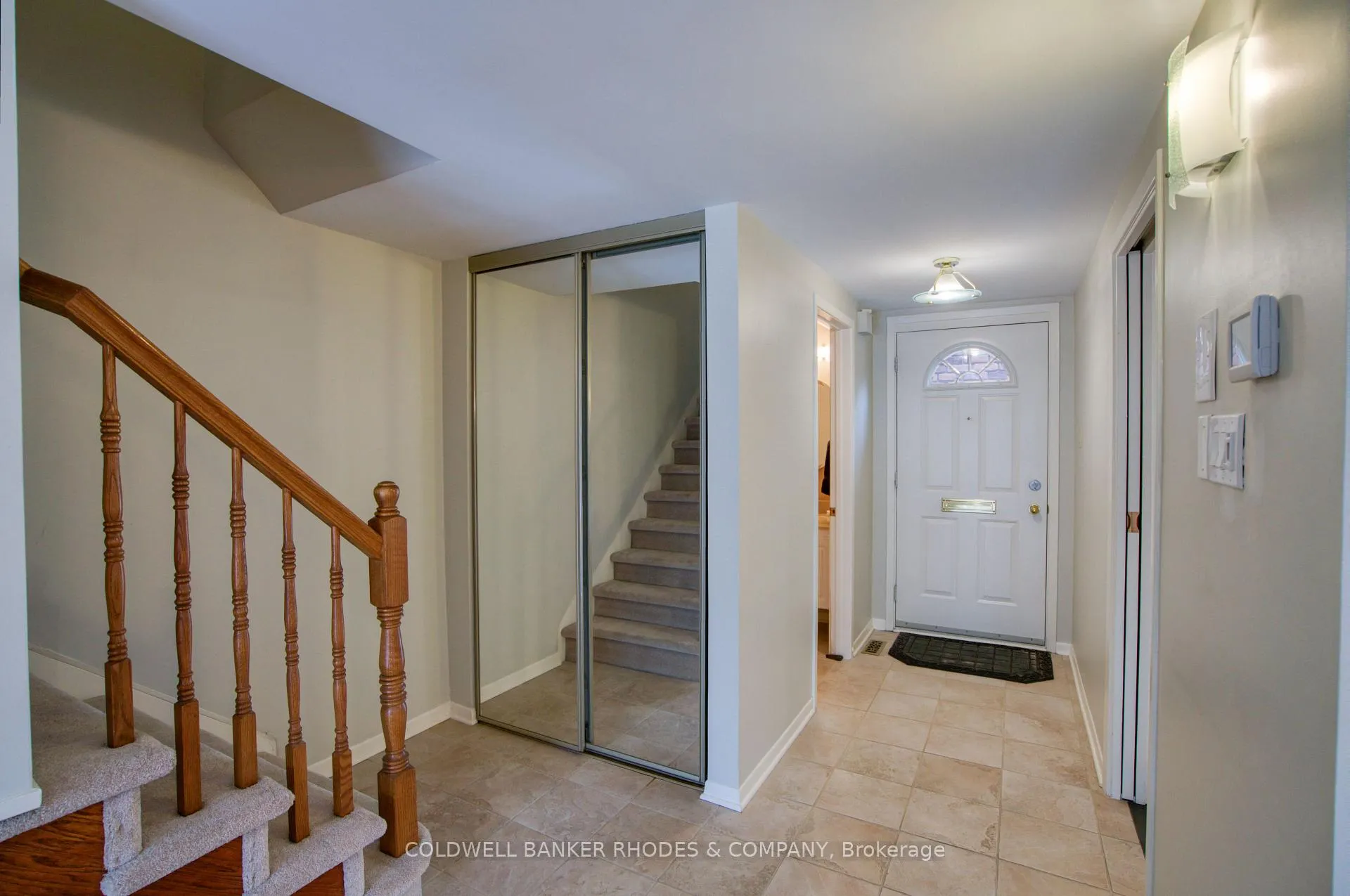 Photo 3 of Unit 9, 215 MacKay Street, Ottawa, New Edinburgh — HOMEH