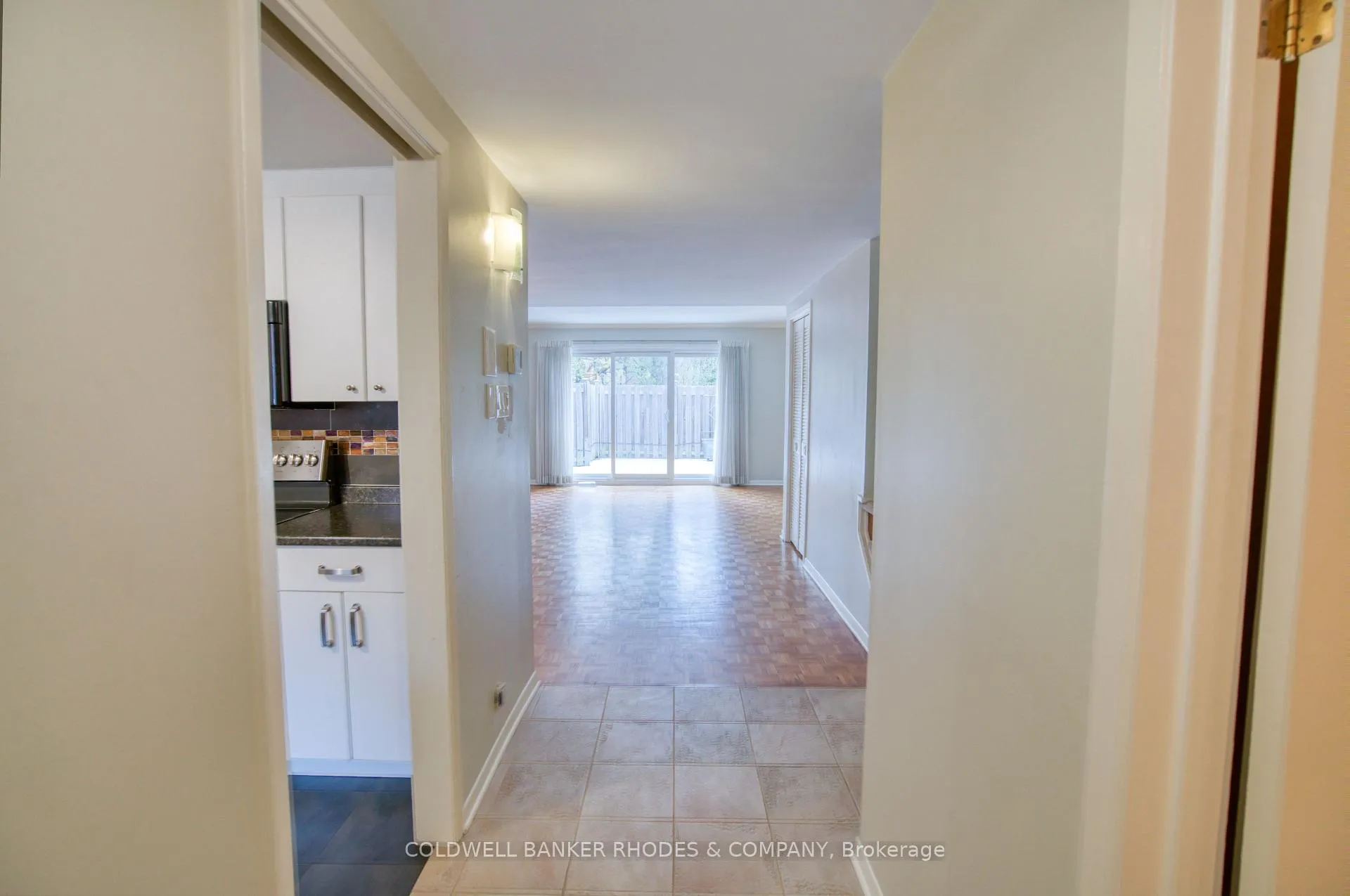 Photo 4 of Unit 9, 215 MacKay Street, Ottawa, New Edinburgh — HOMEH