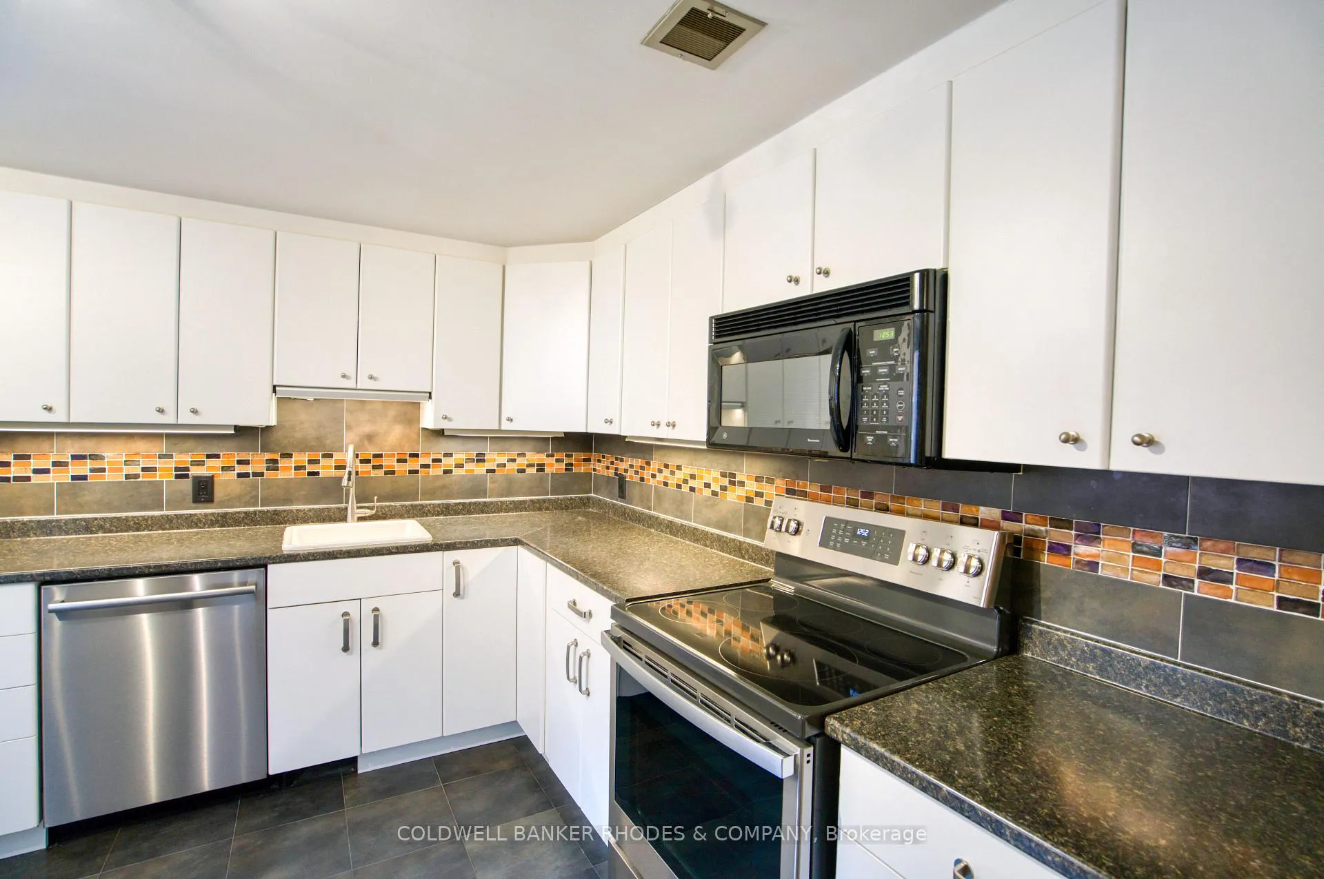 Photo 8 of Unit 9, 215 MacKay Street, Ottawa, New Edinburgh — HOMEH