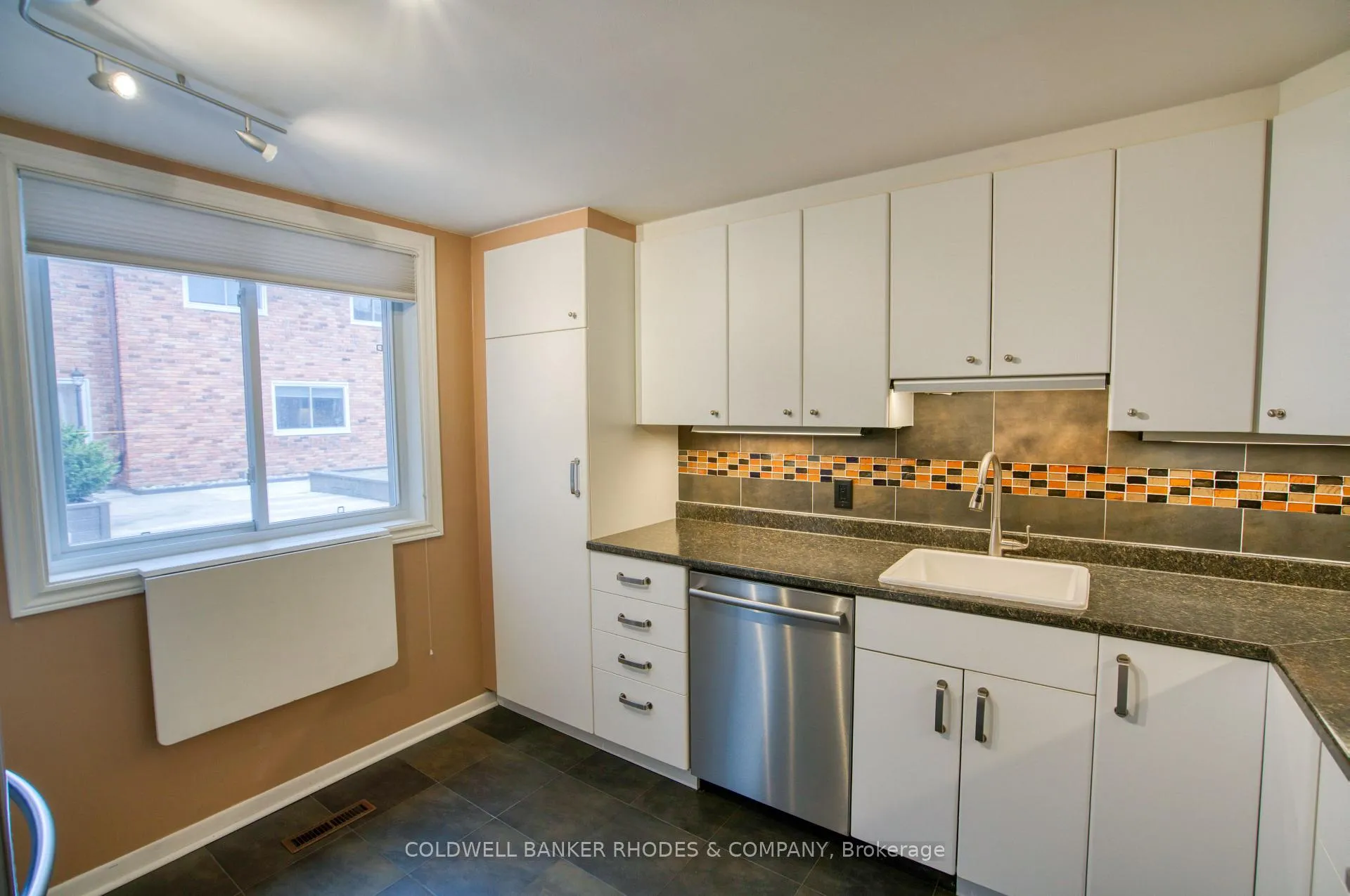 Photo 9 of Unit 9, 215 MacKay Street, Ottawa, New Edinburgh — HOMEH