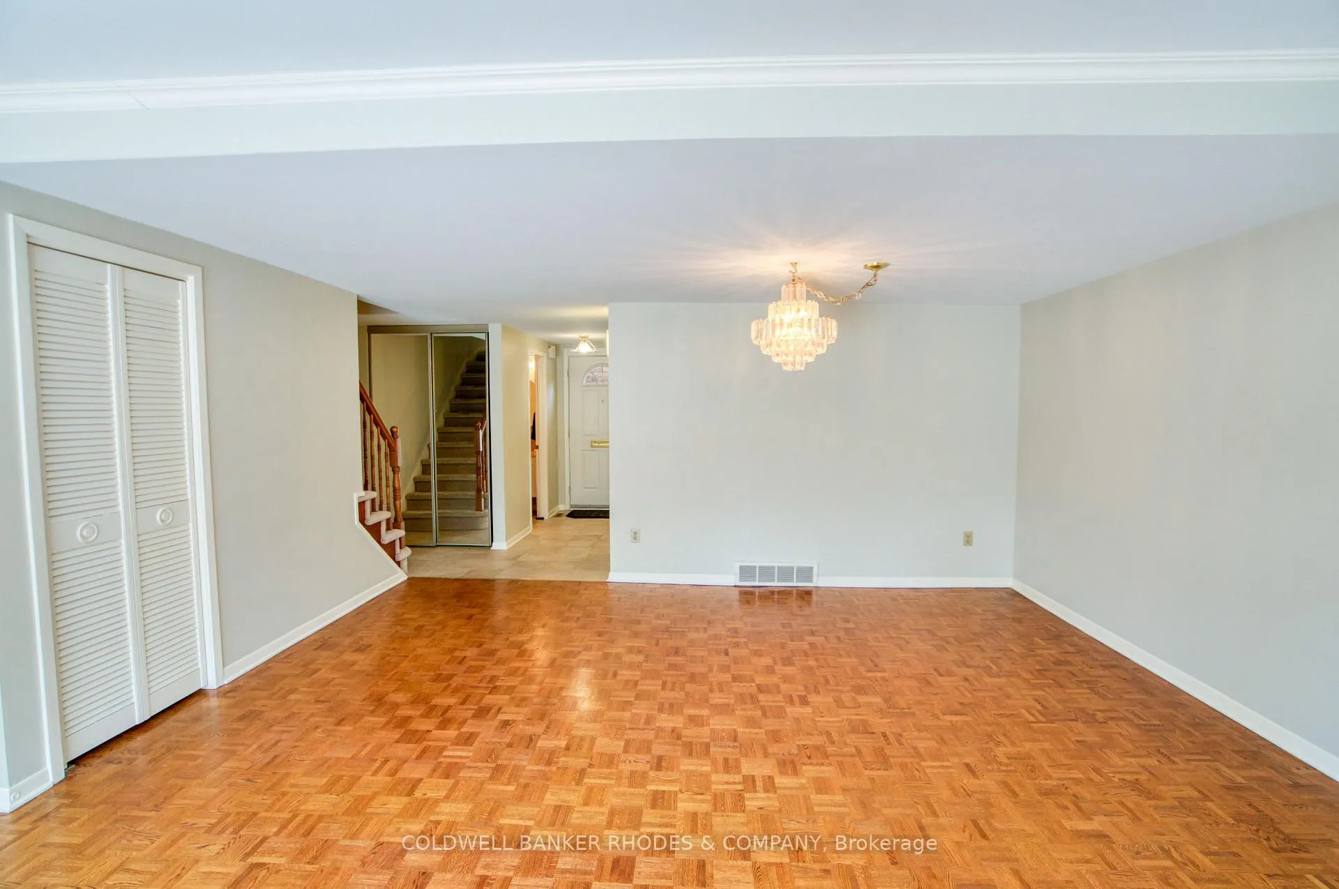 Photo 11 of Unit 9, 215 MacKay Street, Ottawa, New Edinburgh — HOMEH