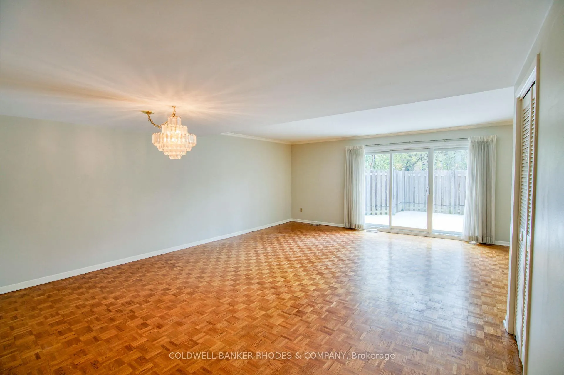 Photo 13 of Unit 9, 215 MacKay Street, Ottawa, New Edinburgh — HOMEH