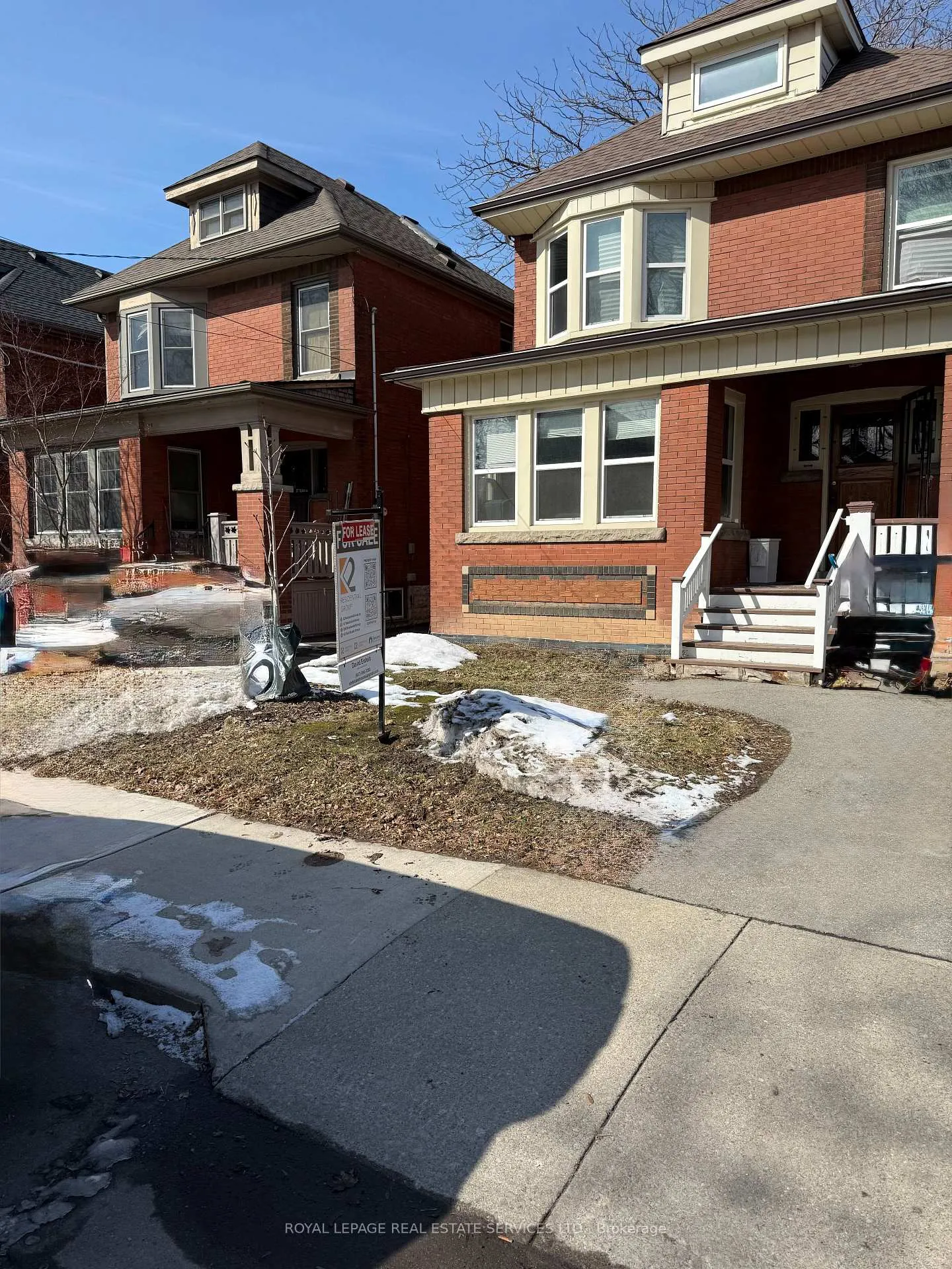Front of Unit Upper, 38 North Oval