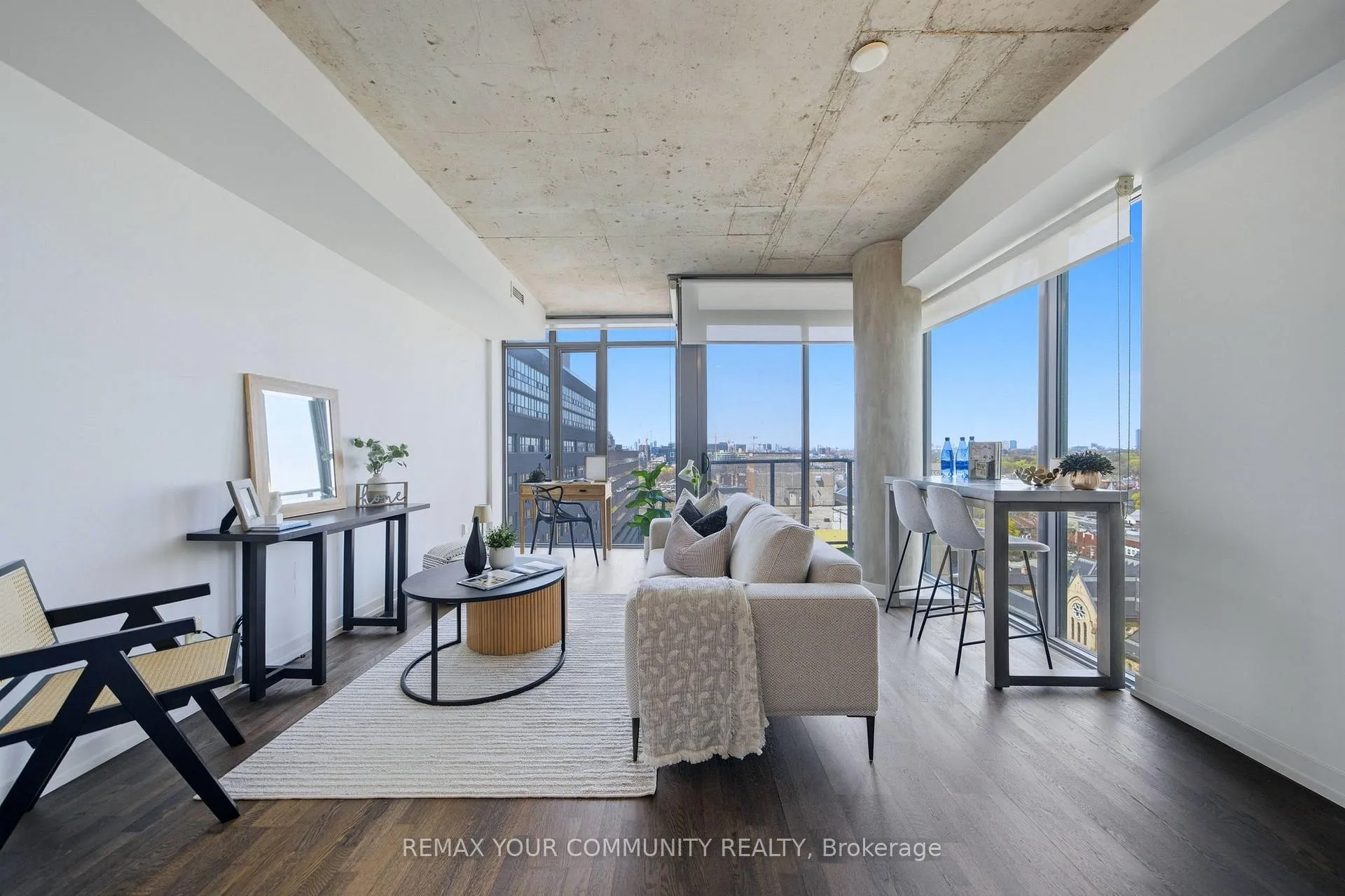 Photo 4 of Unit 1307, 95 Bathurst Street, Toronto, Waterfront Communities — HOMEH