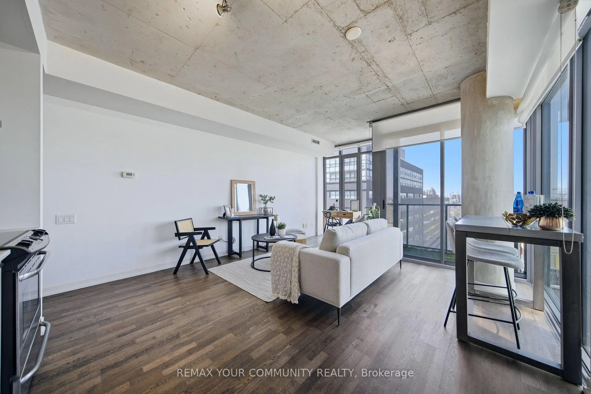 Photo 5 of Unit 1307, 95 Bathurst Street, Toronto, Waterfront Communities — HOMEH