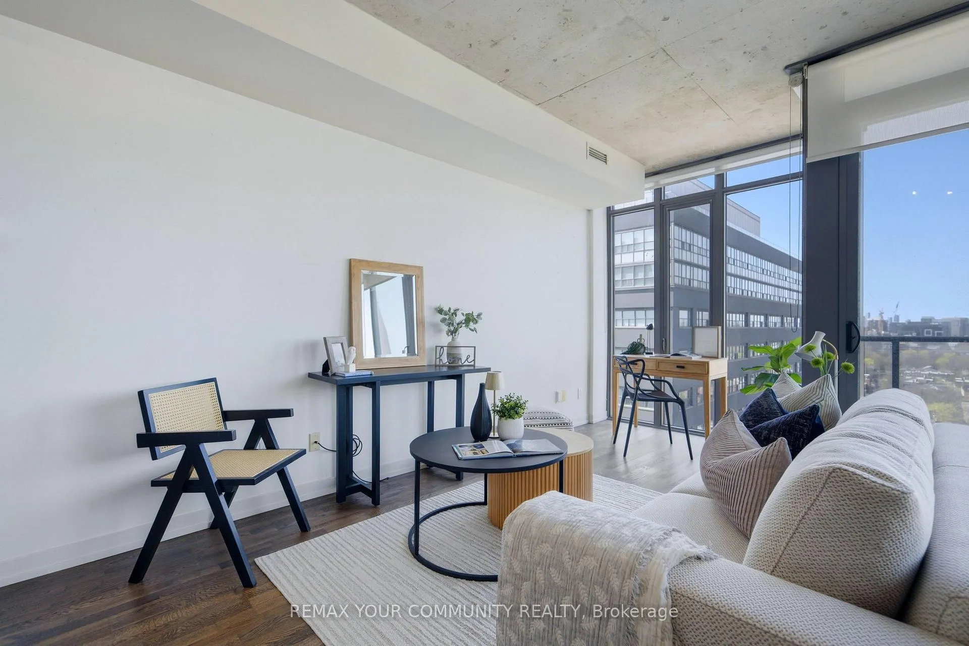Photo 6 of Unit 1307, 95 Bathurst Street, Toronto, Waterfront Communities — HOMEH
