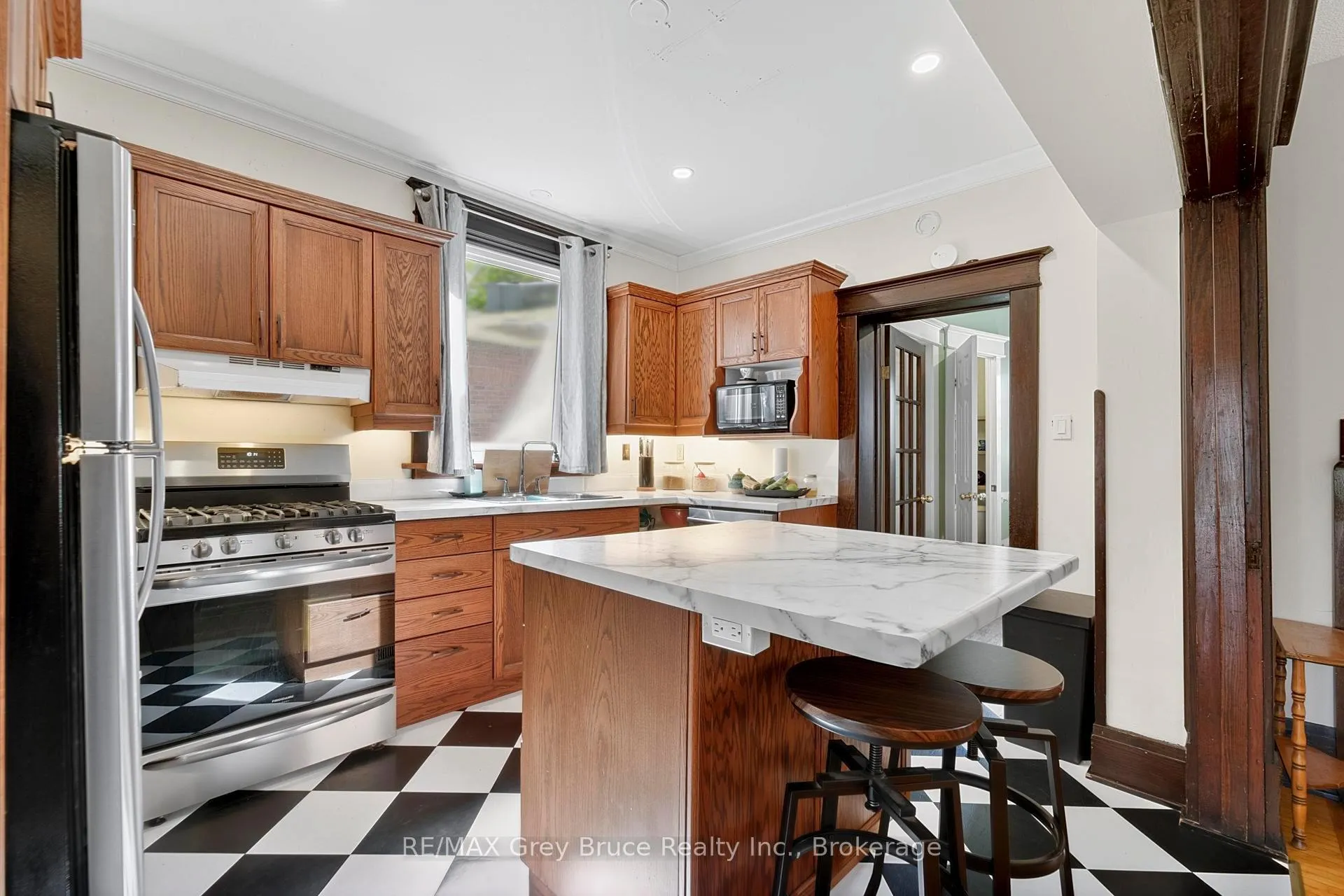 Photo 11 of 407 5th Street E, Owen Sound — HOMEH