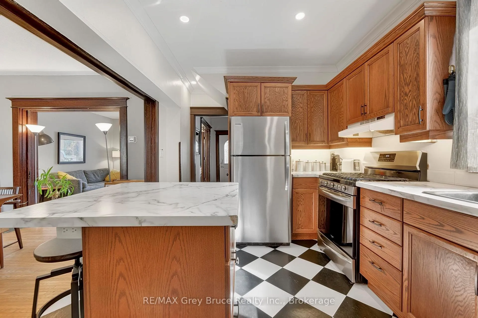 Photo 13 of 407 5th Street E, Owen Sound — HOMEH
