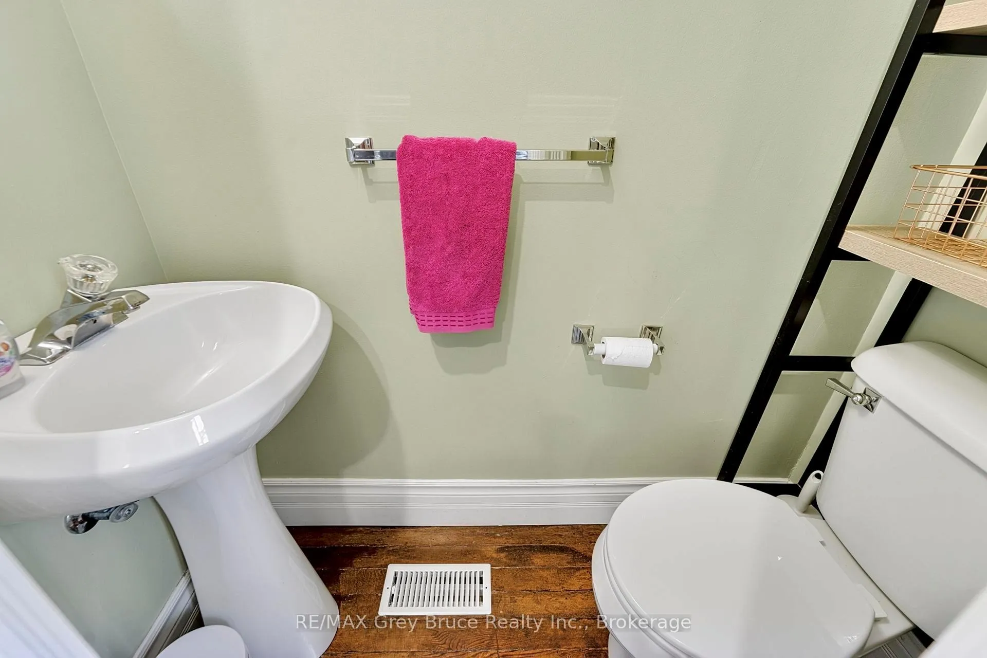 Photo 15 of 407 5th Street E, Owen Sound — HOMEH