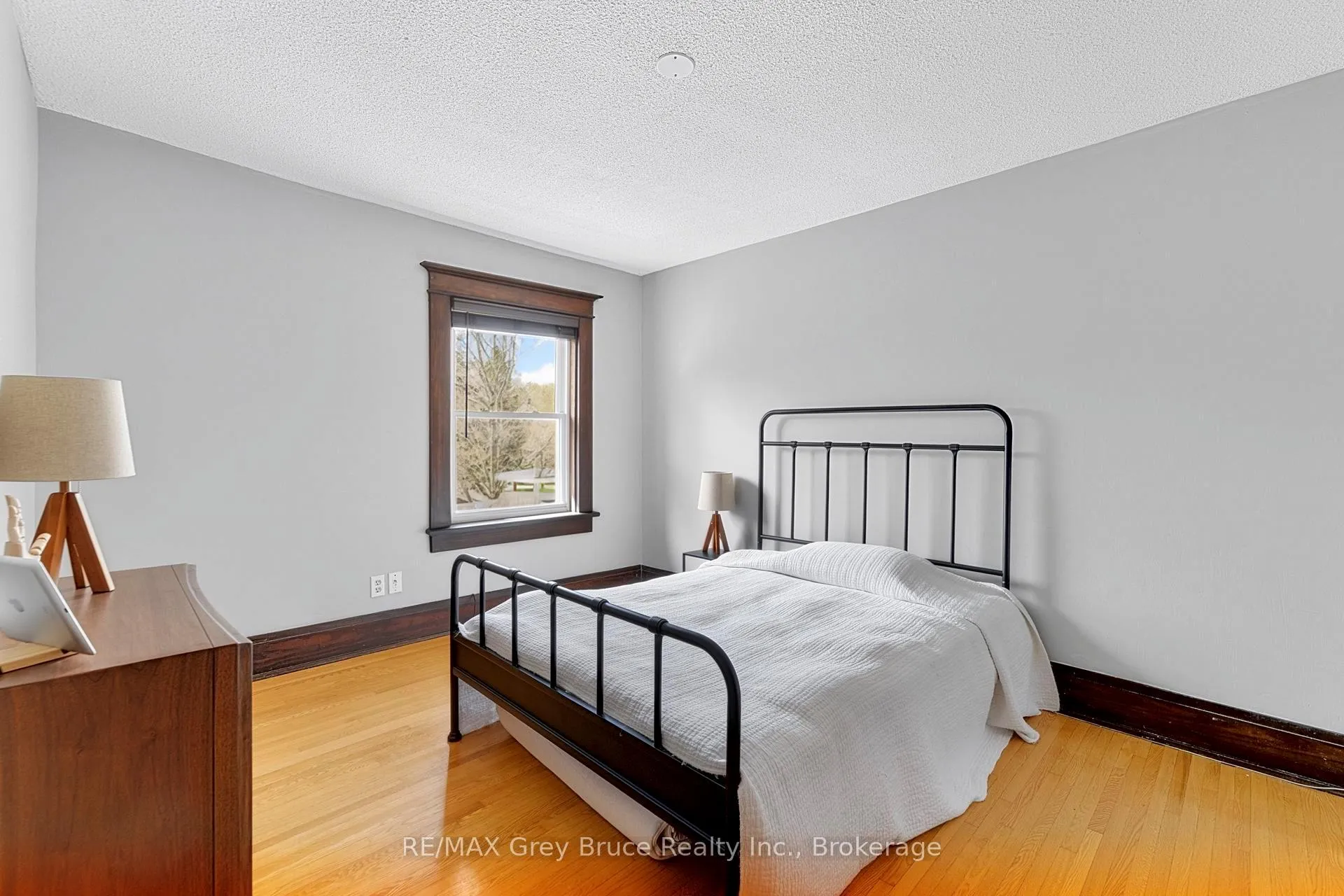 Photo 22 of 407 5th Street E, Owen Sound — HOMEH