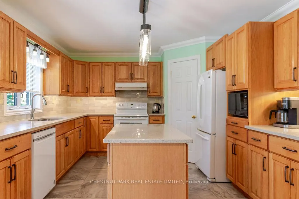 Photo 9 of 529 Main Street, Prince Edward County, Bloomfield Ward — HOMEH