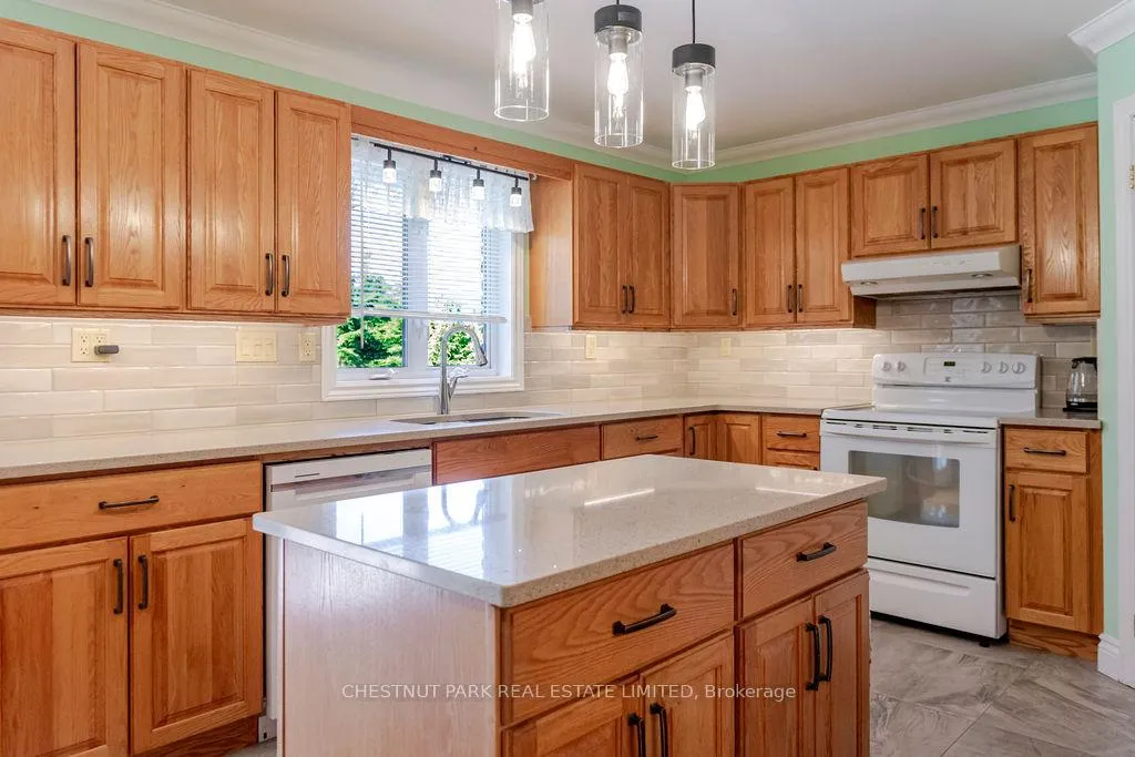Photo 11 of 529 Main Street, Prince Edward County, Bloomfield Ward — HOMEH