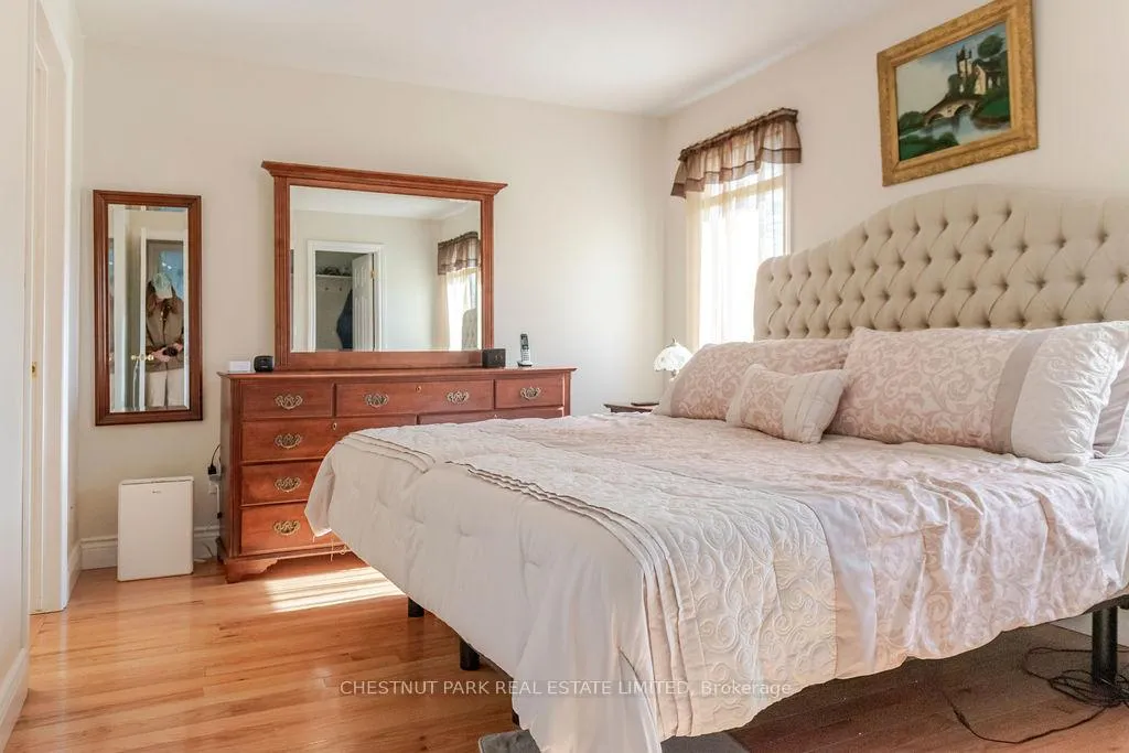 Photo 16 of 529 Main Street, Prince Edward County, Bloomfield Ward — HOMEH