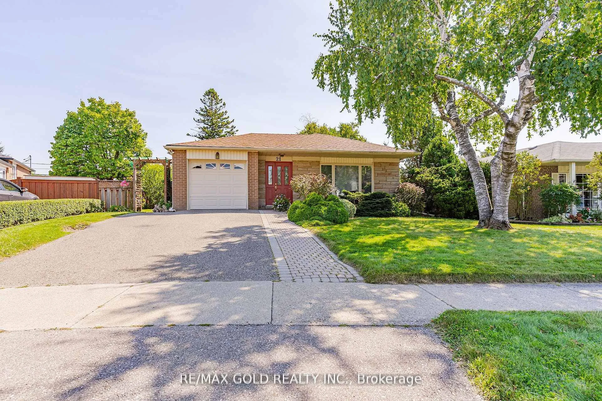 Photo 1 of 21 Aberdeen Crescent, Brampton, Avondale — HOMEH