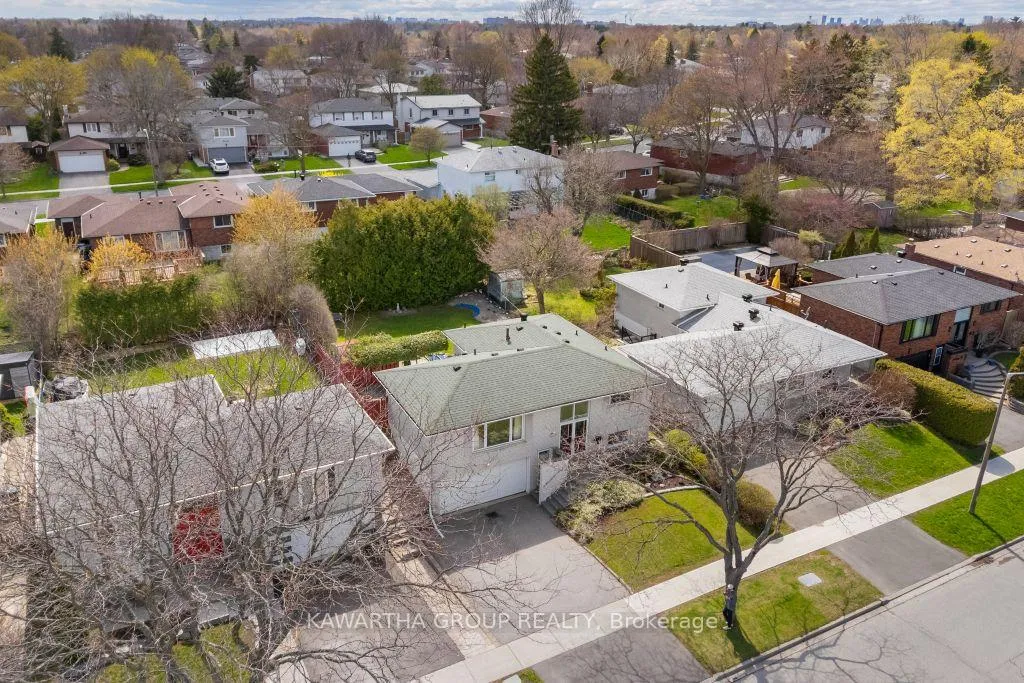 Photo 4 of 26 Wichey Road S, Scarborough, Centennial Scarborough — HOMEH