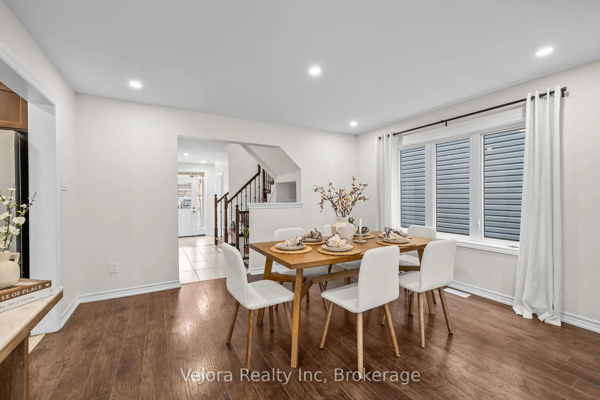 Photo 9 of 122 Cranesbill Road, Ottawa, Kanata - Emerald Meadows/Trailwest — HOMEH