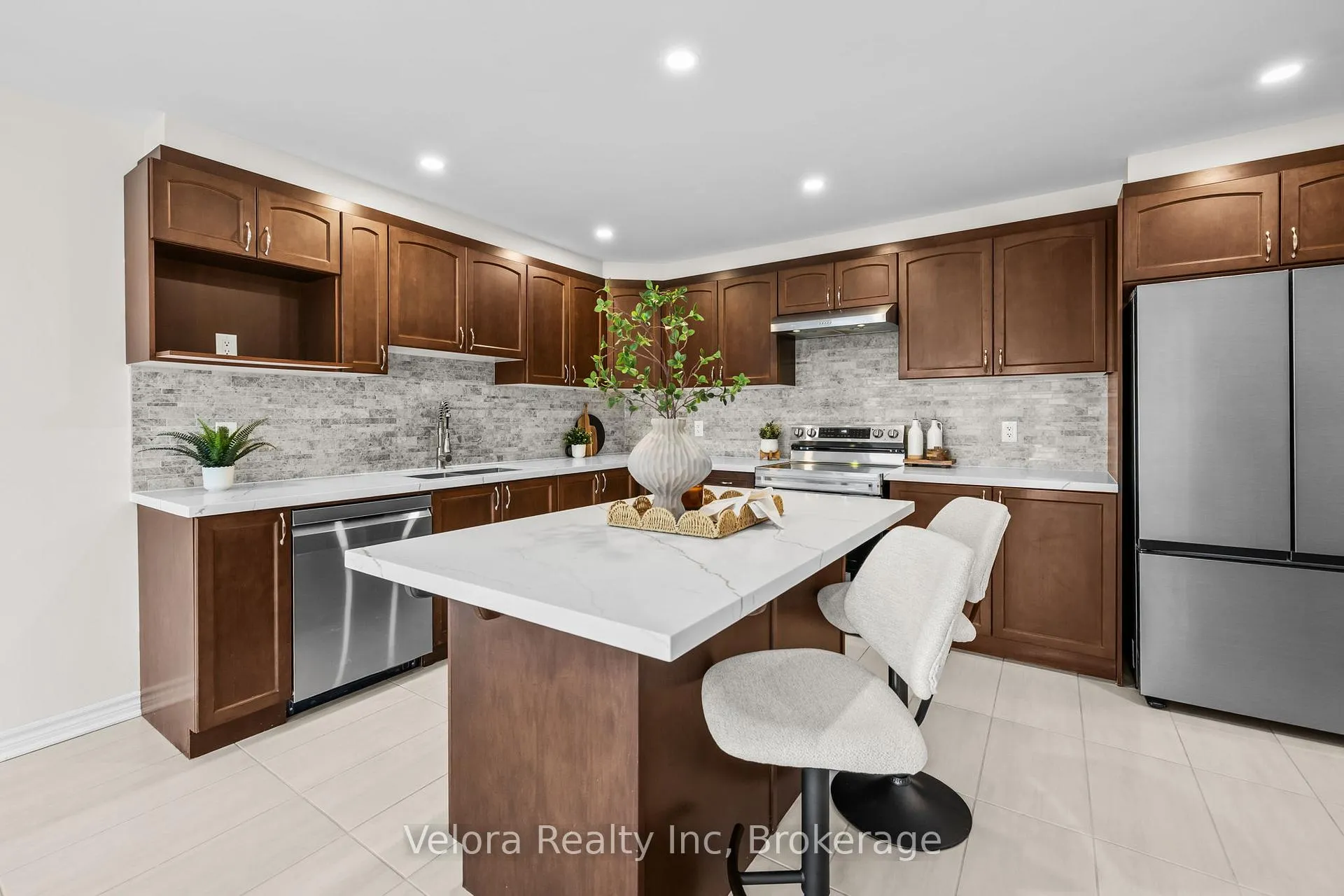 Photo 18 of 122 Cranesbill Road, Ottawa, Kanata - Emerald Meadows/Trailwest — HOMEH