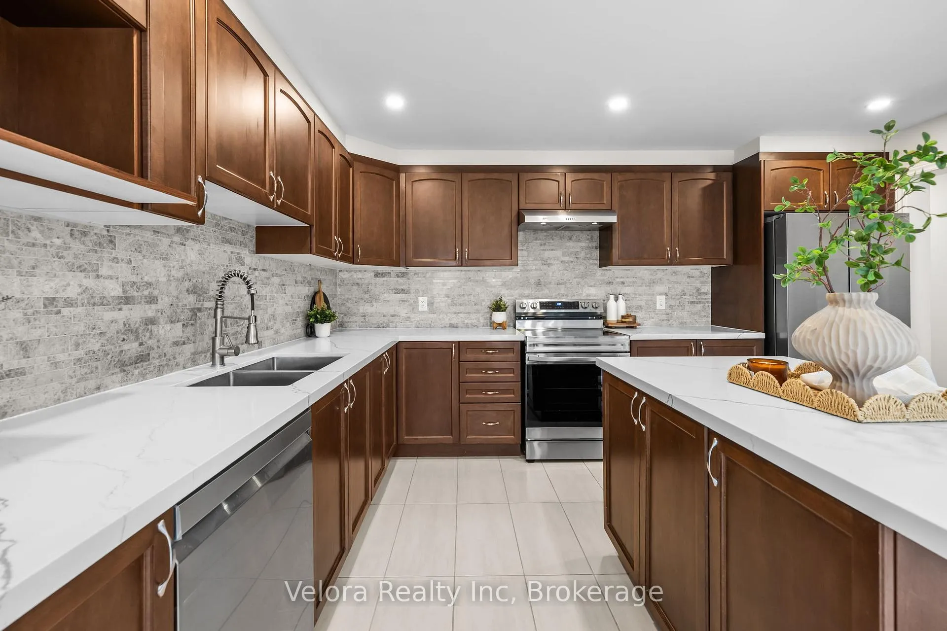 Photo 19 of 122 Cranesbill Road, Ottawa, Kanata - Emerald Meadows/Trailwest — HOMEH