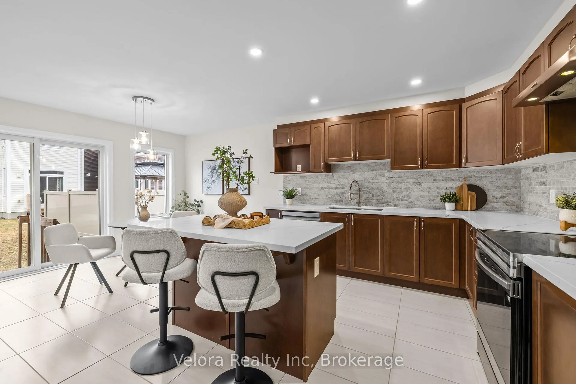 Photo 20 of 122 Cranesbill Road, Ottawa, Kanata - Emerald Meadows/Trailwest — HOMEH