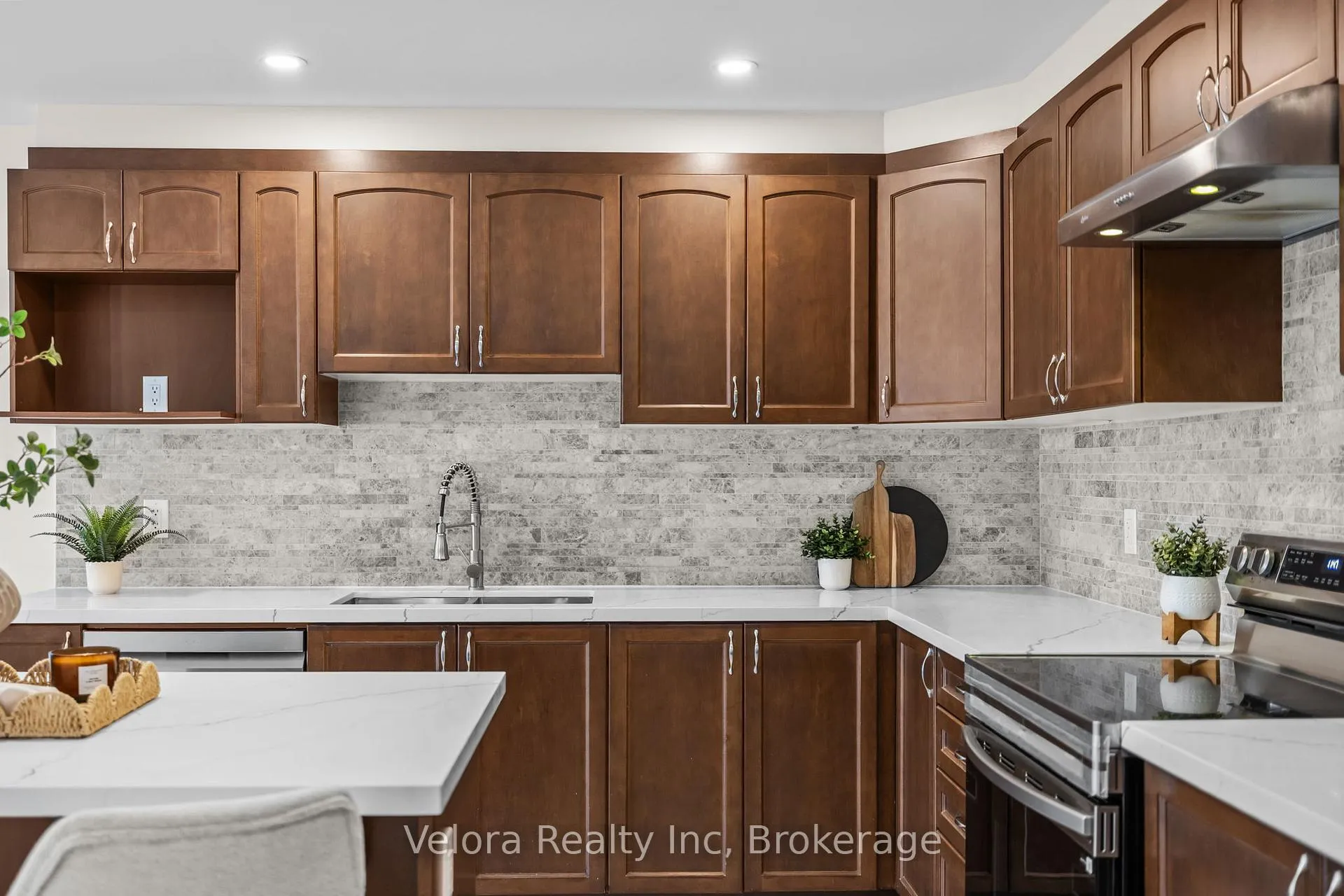 Photo 21 of 122 Cranesbill Road, Ottawa, Kanata - Emerald Meadows/Trailwest — HOMEH