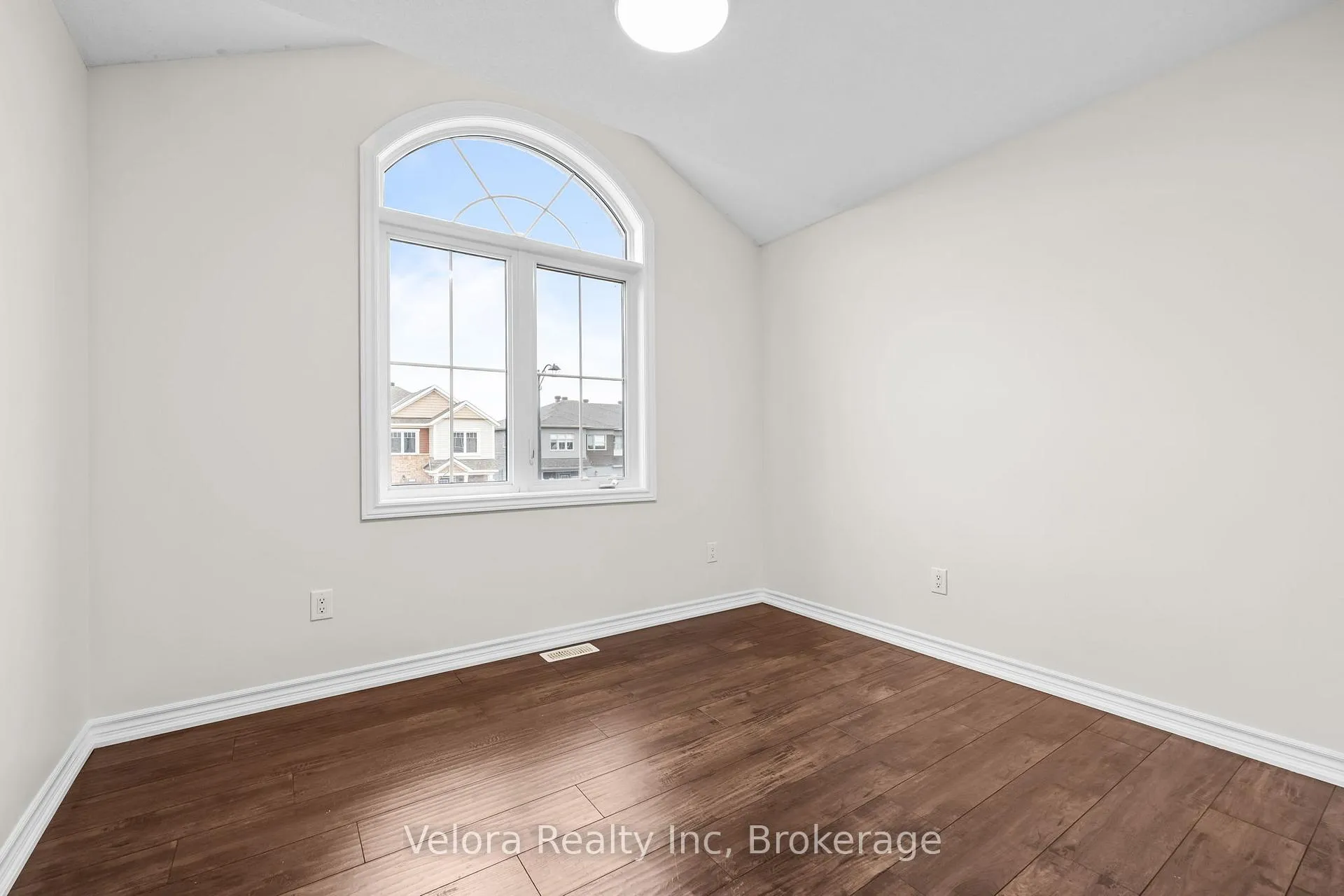 Photo 22 of 122 Cranesbill Road, Ottawa, Kanata - Emerald Meadows/Trailwest — HOMEH