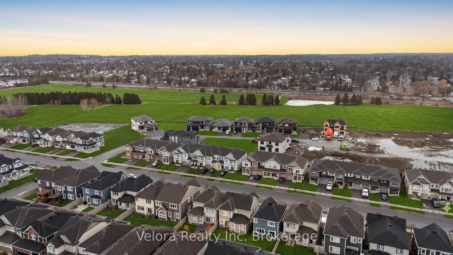 Photo 41 of 122 Cranesbill Road, Ottawa, Kanata - Emerald Meadows/Trailwest — HOMEH