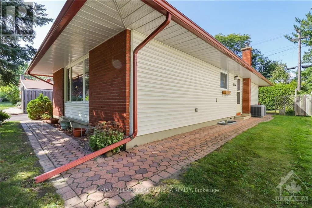 Photo 4 of 761 Garner Avenue, Ottawa, Mooneys Bay/Riverside Park — HOMEH