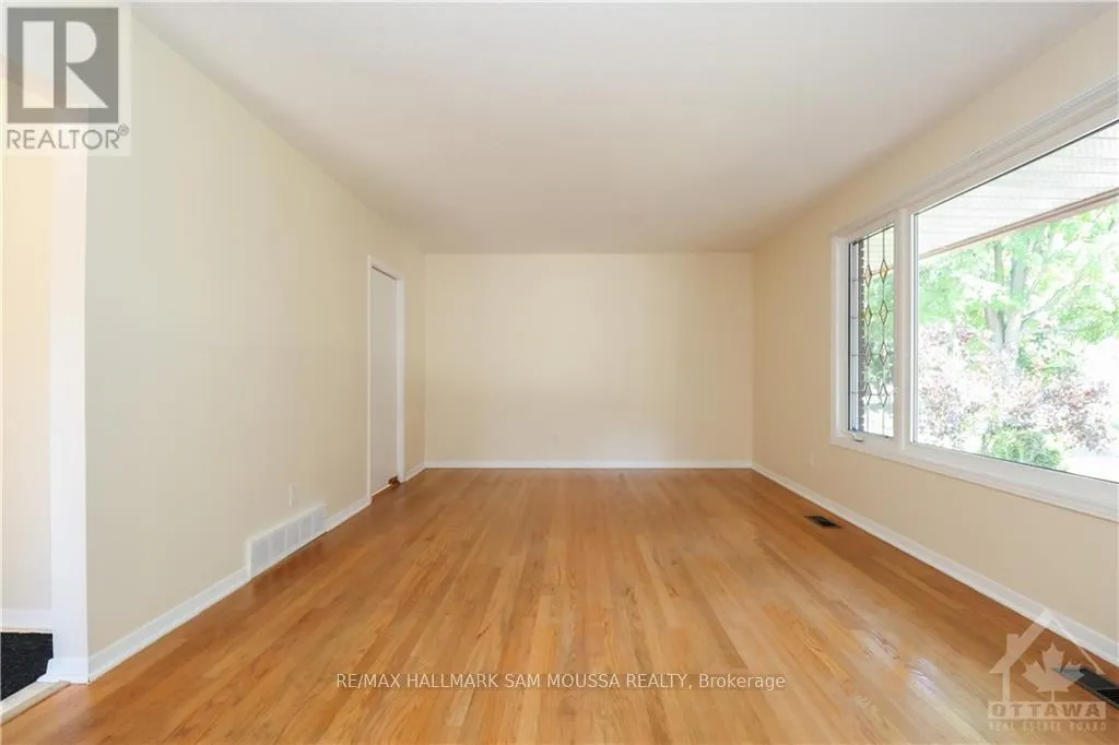 Photo 6 of 761 Garner Avenue, Ottawa, Mooneys Bay/Riverside Park — HOMEH