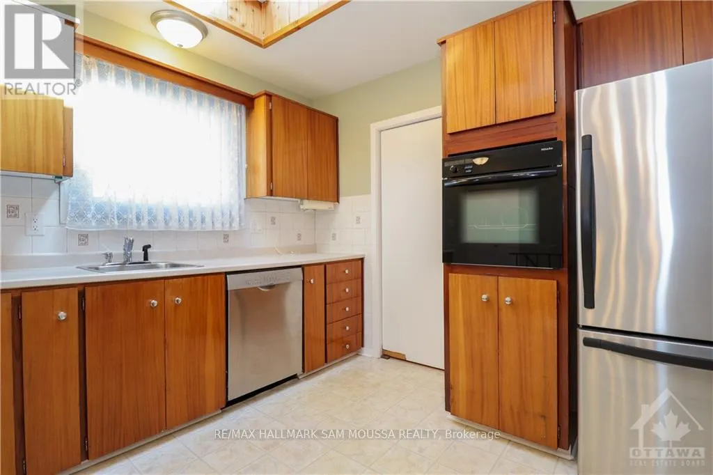 Photo 10 of 761 Garner Avenue, Ottawa, Mooneys Bay/Riverside Park — HOMEH