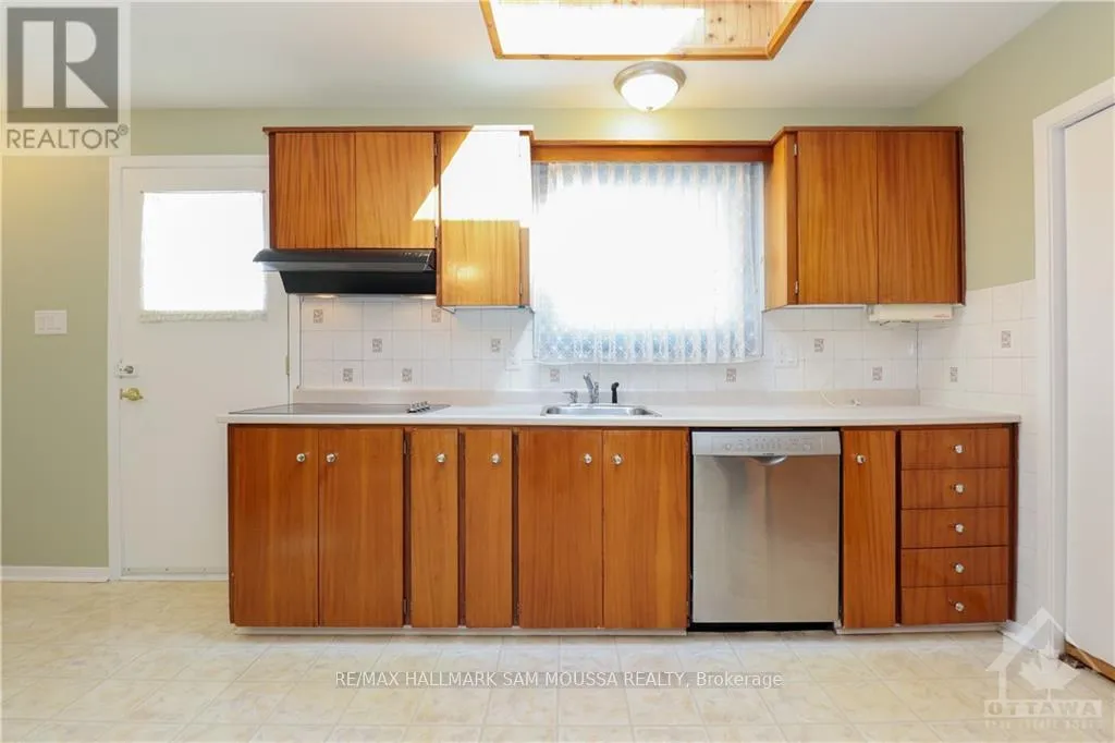 Photo 11 of 761 Garner Avenue, Ottawa, Mooneys Bay/Riverside Park — HOMEH