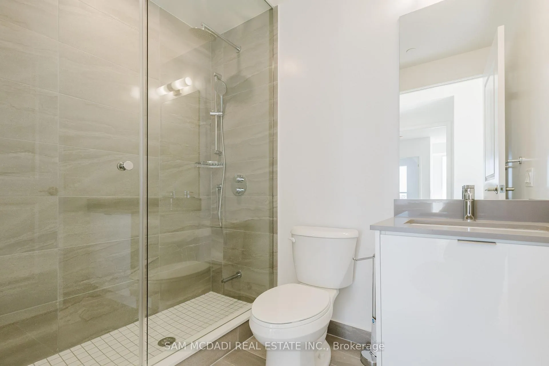 Photo 4 of Unit 2003, 202 Burnhamthorpe Road E, Mississauga, City Centre — HOMEH