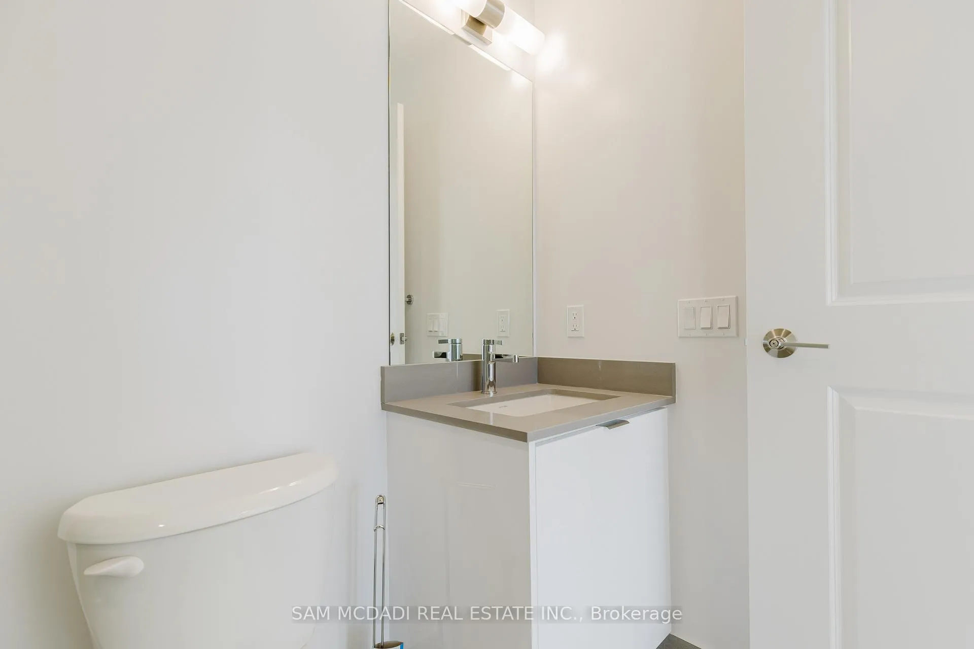 Photo 5 of Unit 2003, 202 Burnhamthorpe Road E, Mississauga, City Centre — HOMEH