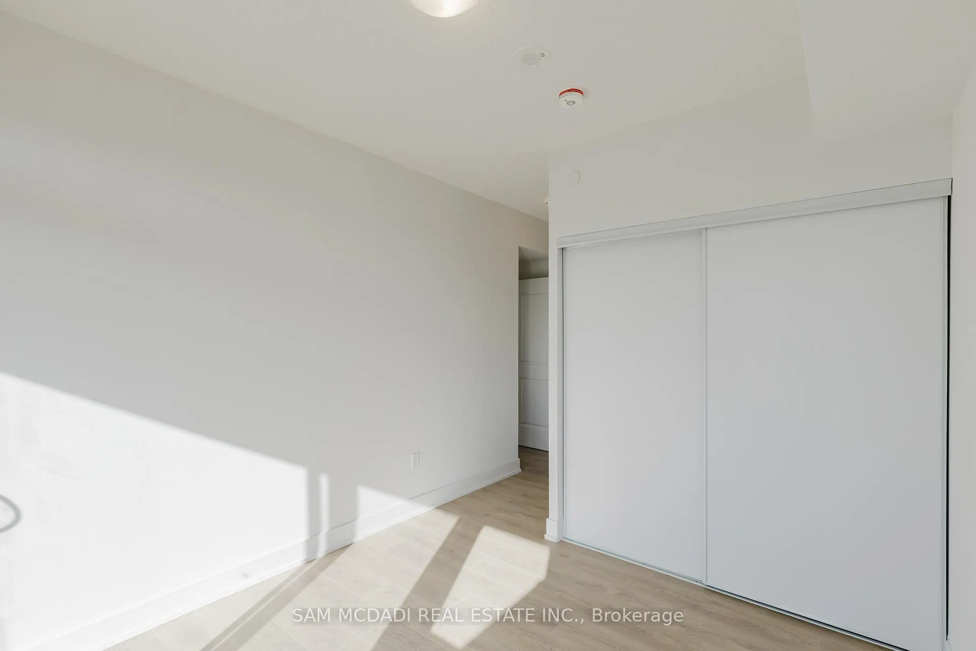Photo 8 of Unit 2003, 202 Burnhamthorpe Road E, Mississauga, City Centre — HOMEH