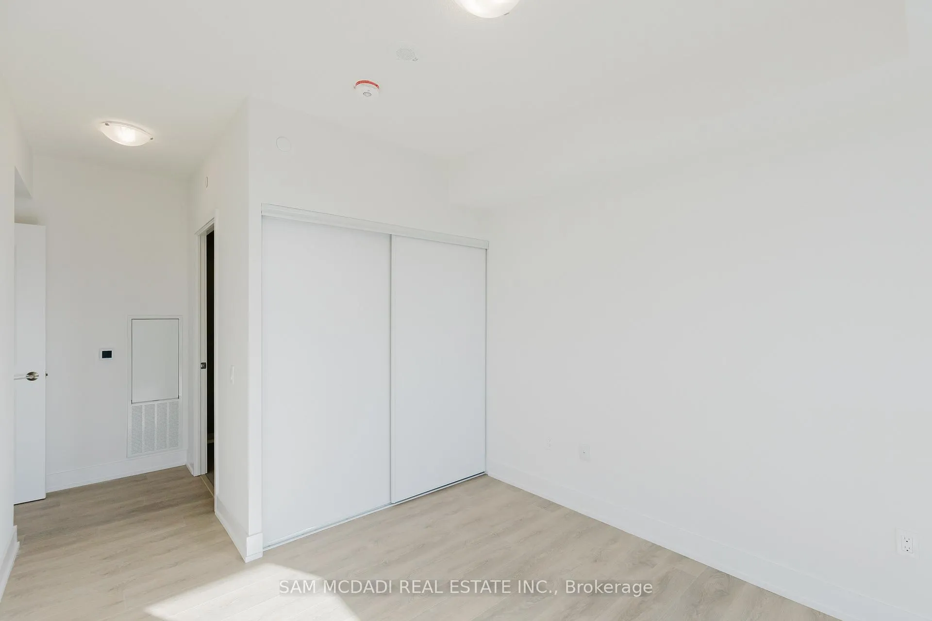 Photo 9 of Unit 2003, 202 Burnhamthorpe Road E, Mississauga, City Centre — HOMEH