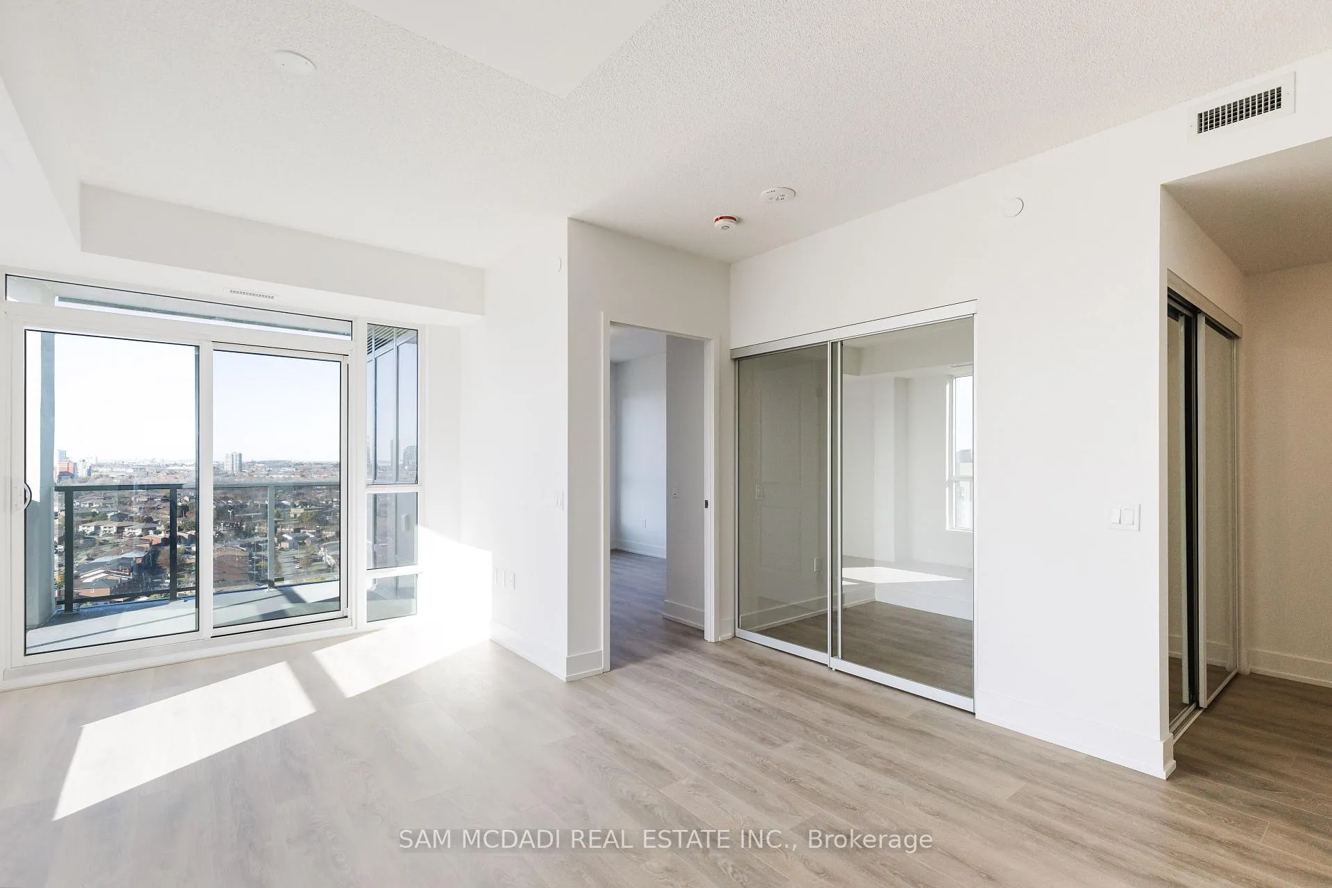 Photo 15 of Unit 2003, 202 Burnhamthorpe Road E, Mississauga, City Centre — HOMEH