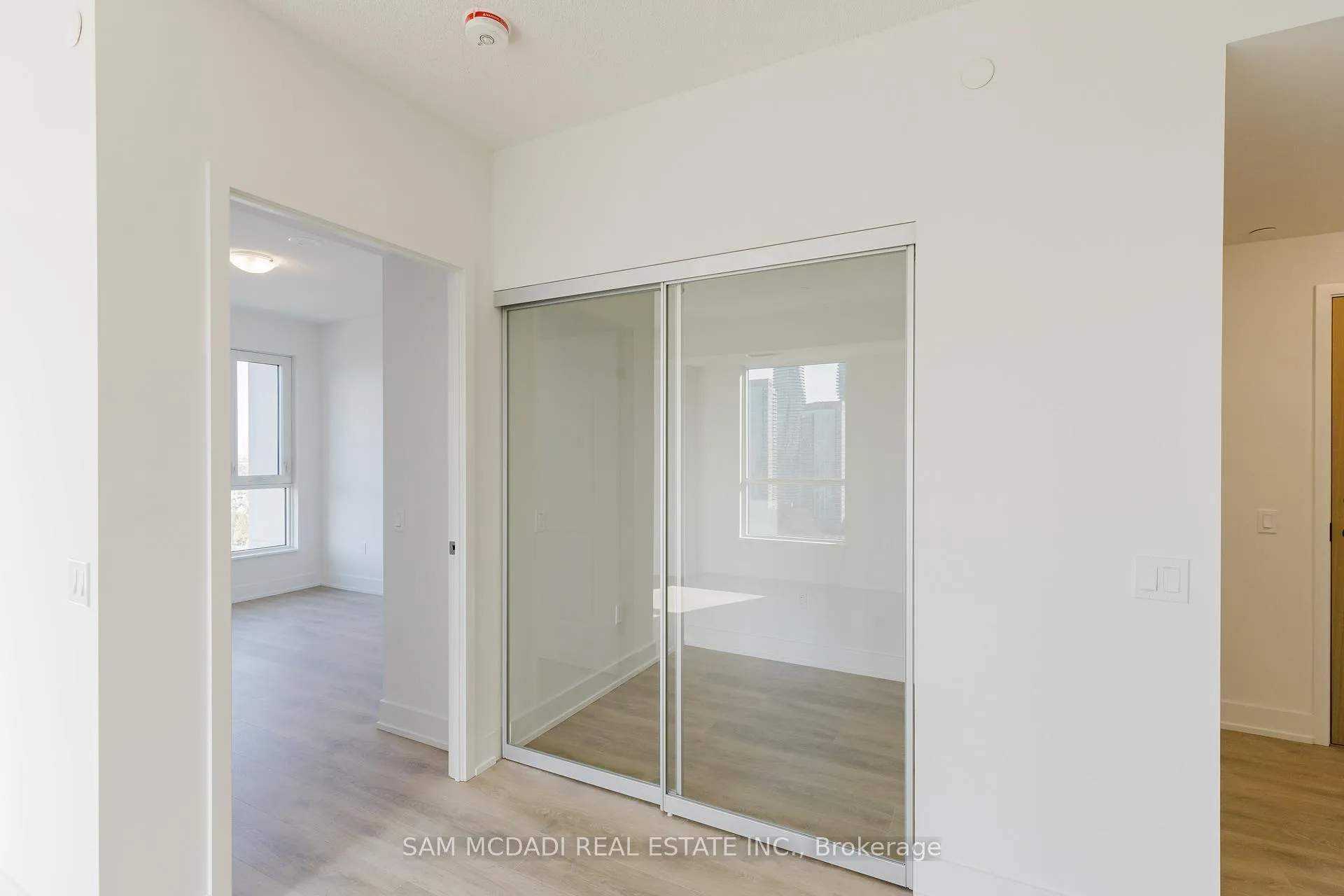 Photo 16 of Unit 2003, 202 Burnhamthorpe Road E, Mississauga, City Centre — HOMEH