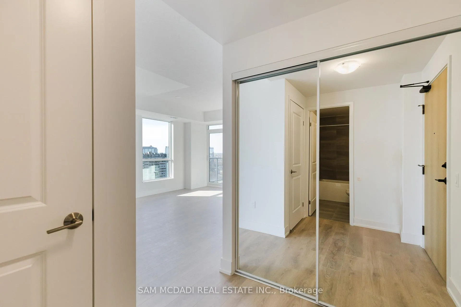 Photo 17 of Unit 2003, 202 Burnhamthorpe Road E, Mississauga, City Centre — HOMEH