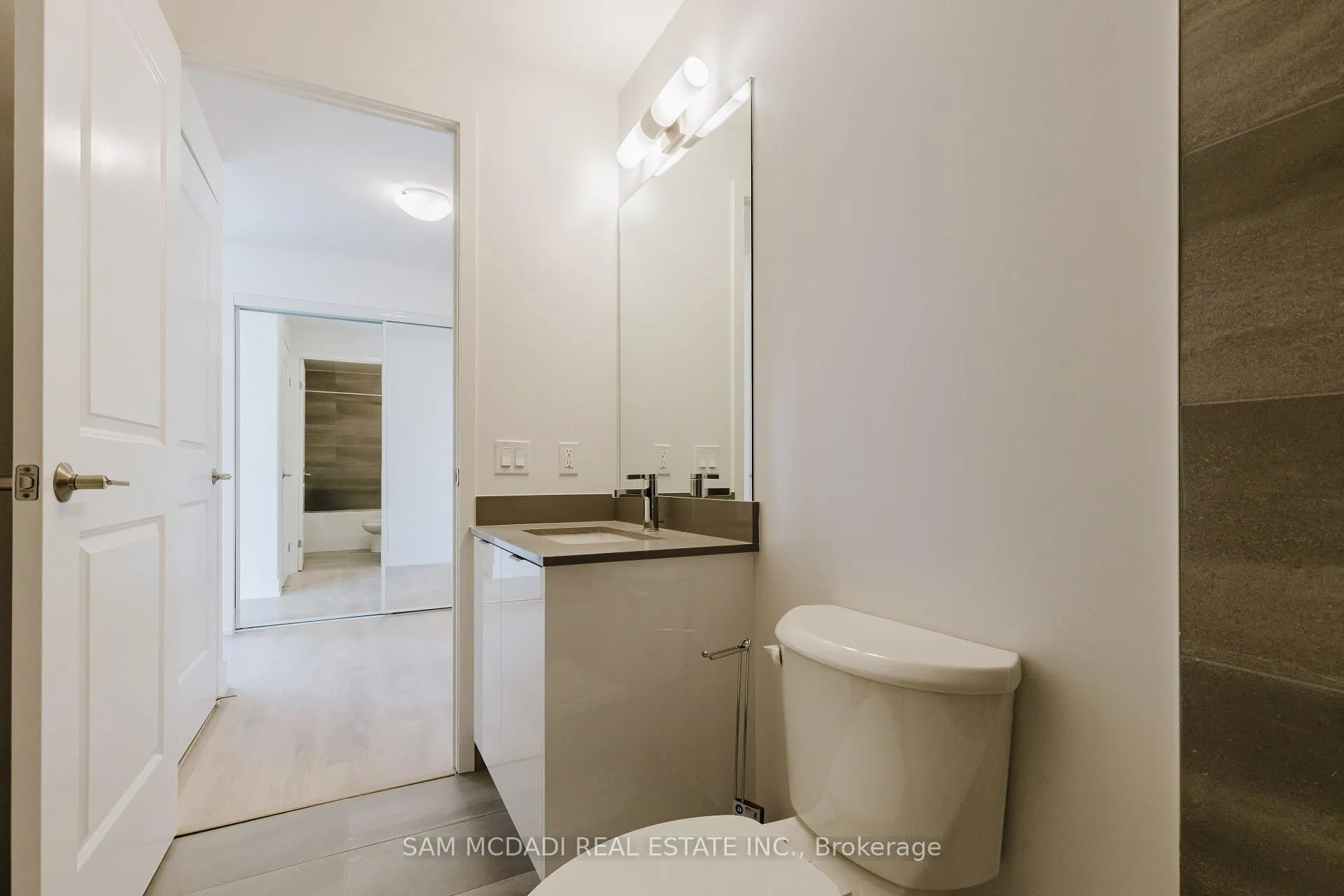 Photo 19 of Unit 2003, 202 Burnhamthorpe Road E, Mississauga, City Centre — HOMEH
