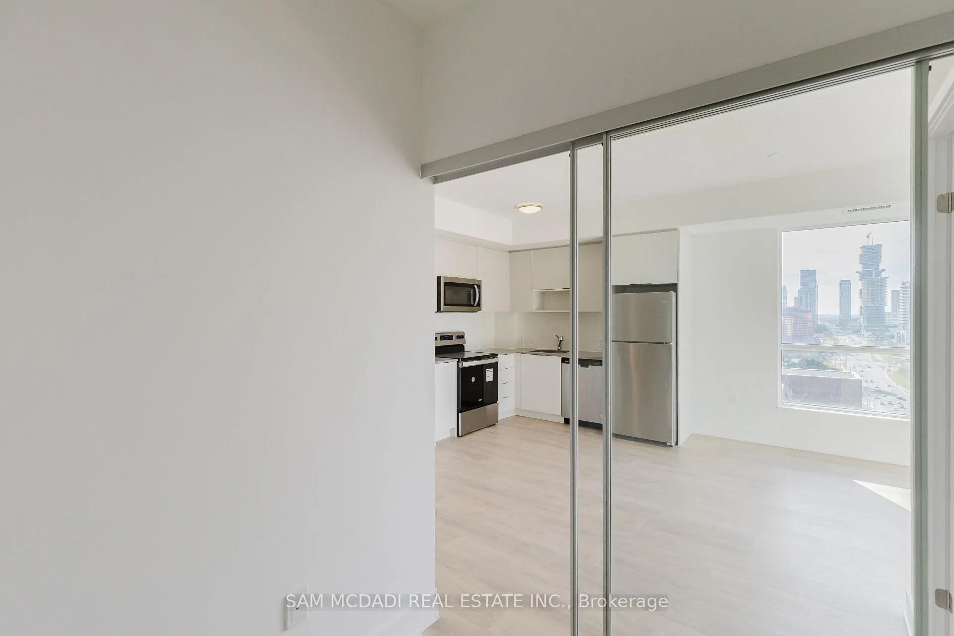 Photo 20 of Unit 2003, 202 Burnhamthorpe Road E, Mississauga, City Centre — HOMEH