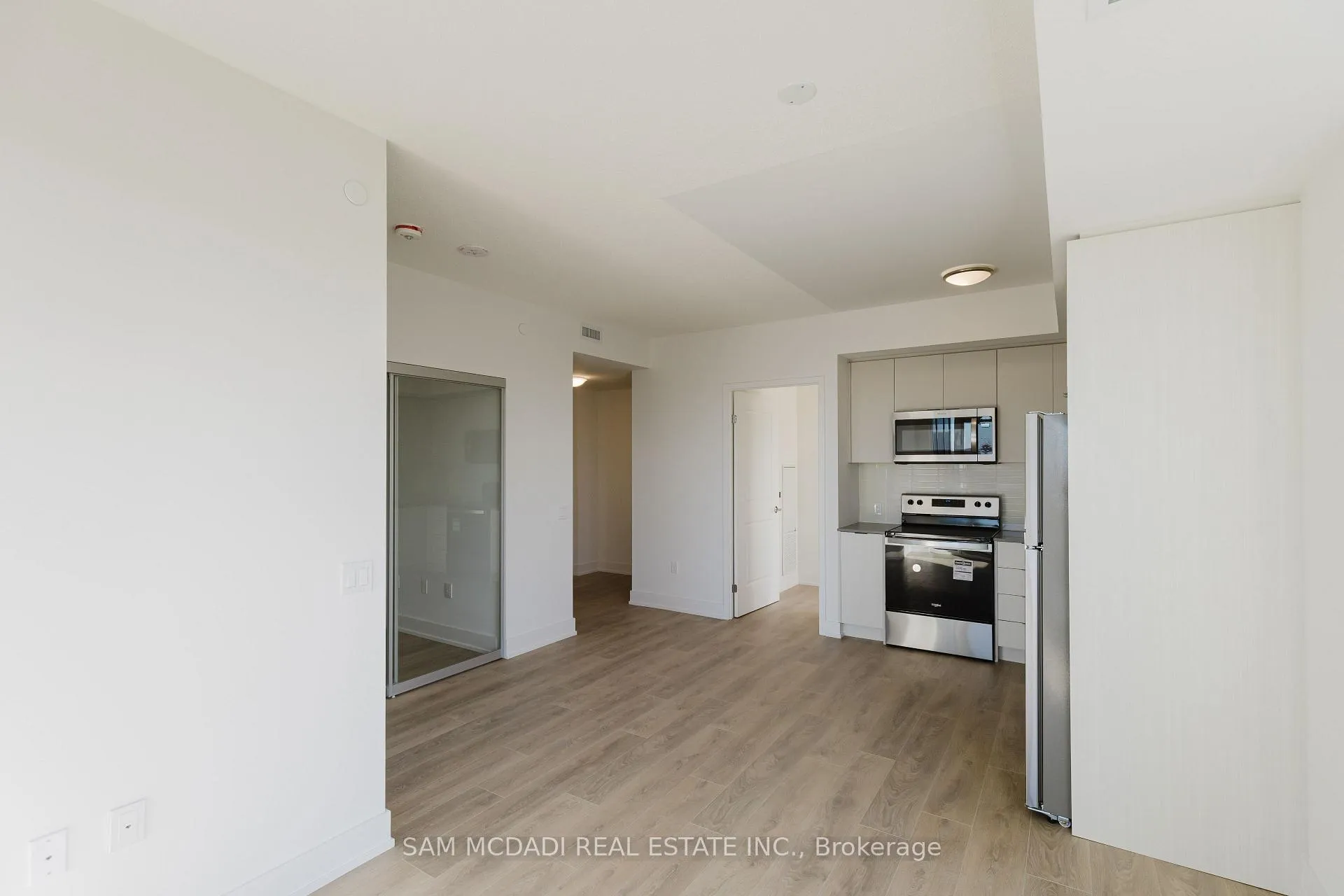 Photo 22 of Unit 2003, 202 Burnhamthorpe Road E, Mississauga, City Centre — HOMEH