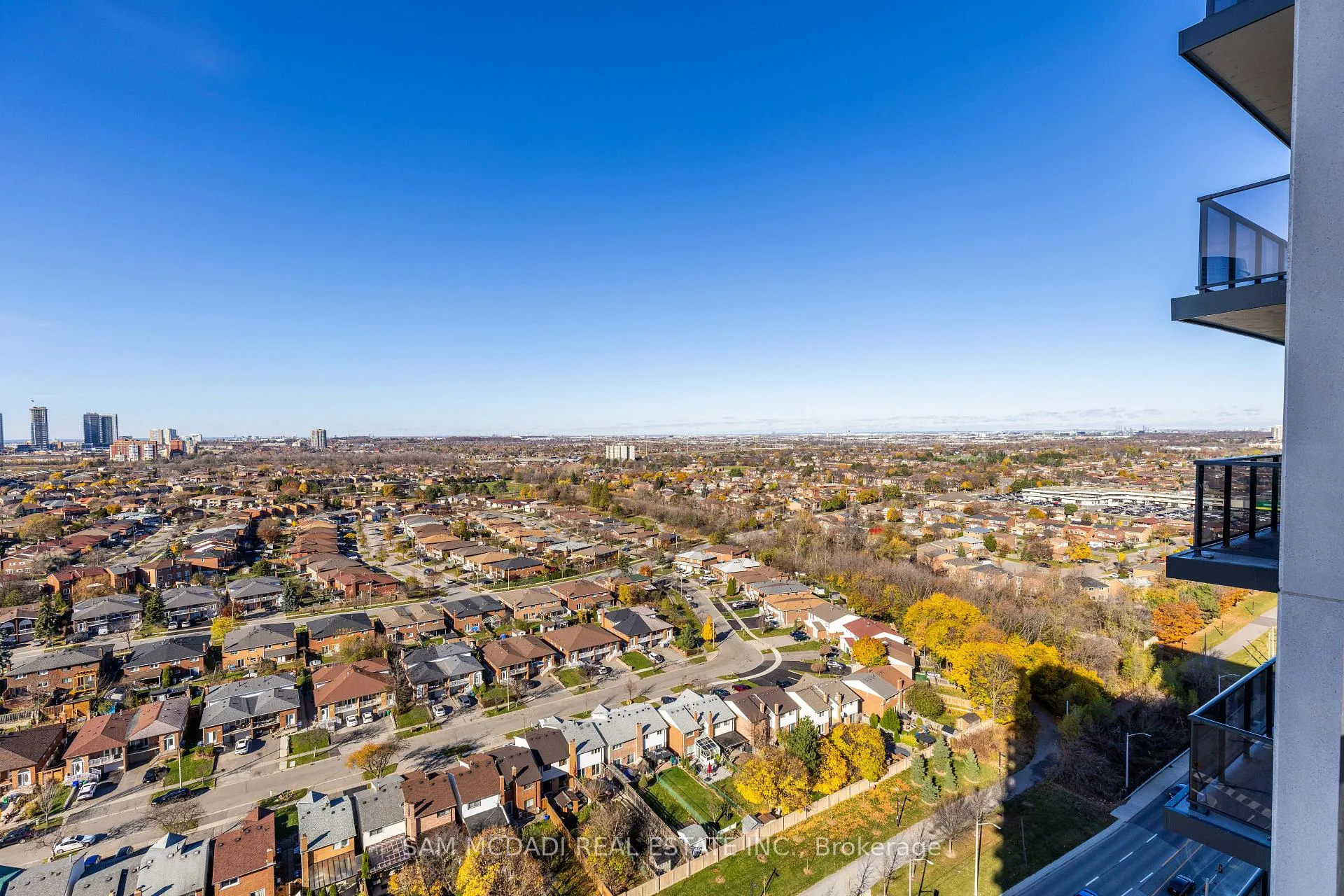 Photo 27 of Unit 2003, 202 Burnhamthorpe Road E, Mississauga, City Centre — HOMEH