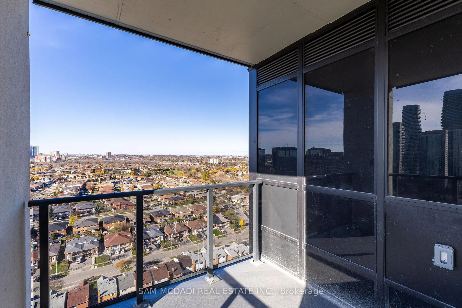 Photo 29 of Unit 2003, 202 Burnhamthorpe Road E, Mississauga, City Centre — HOMEH