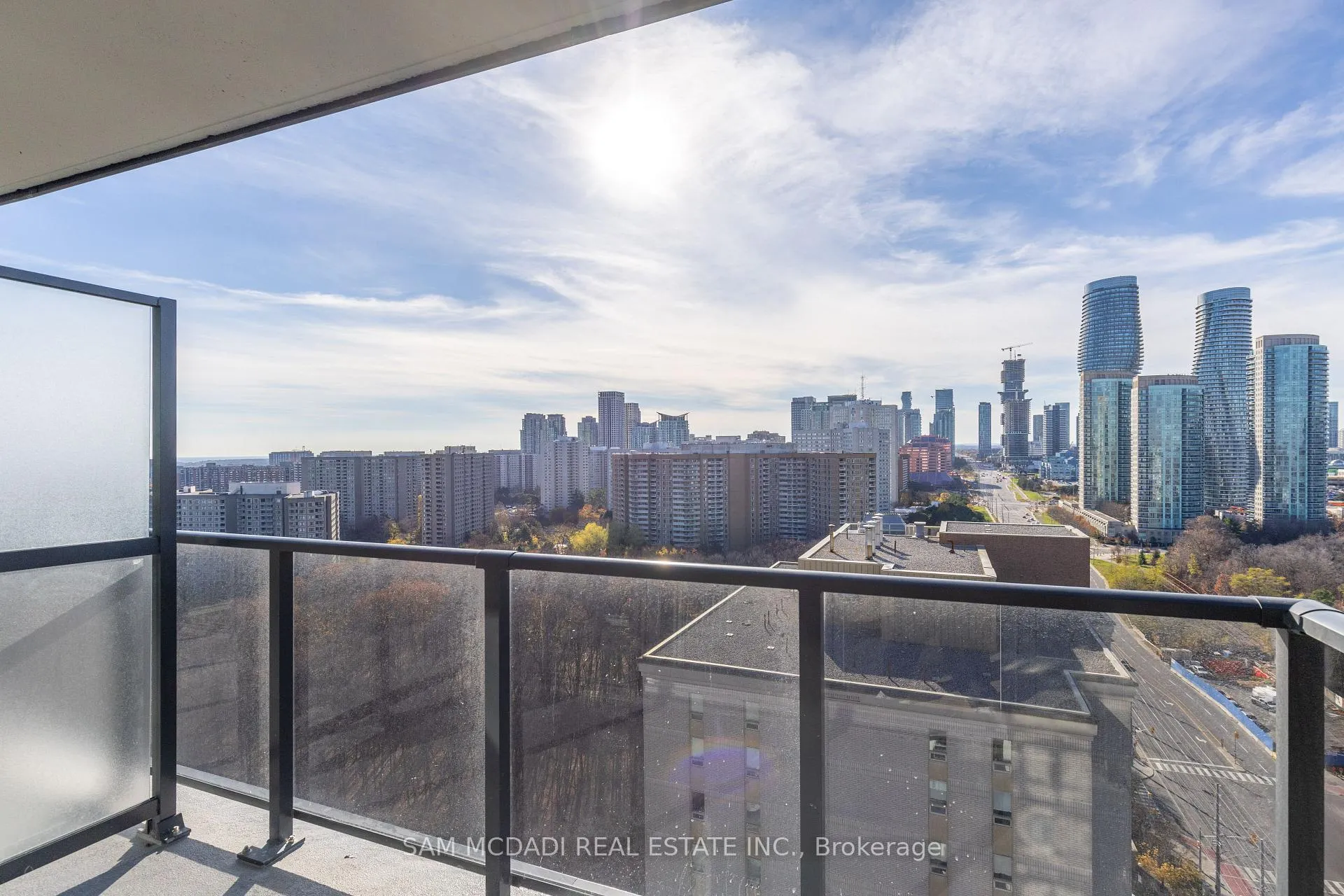 Photo 31 of Unit 2003, 202 Burnhamthorpe Road E, Mississauga, City Centre — HOMEH